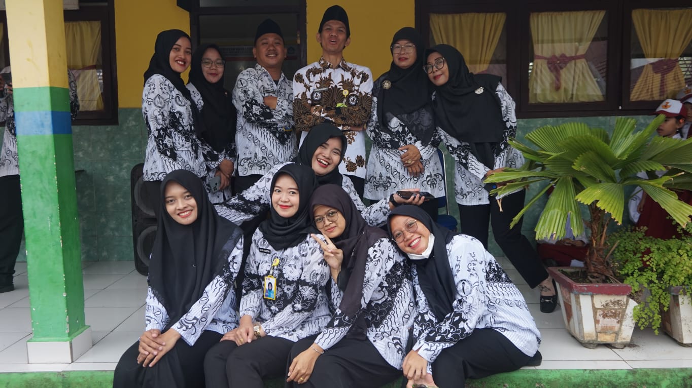 UPACARA HARI GURU 25 NOVEMBER 2022