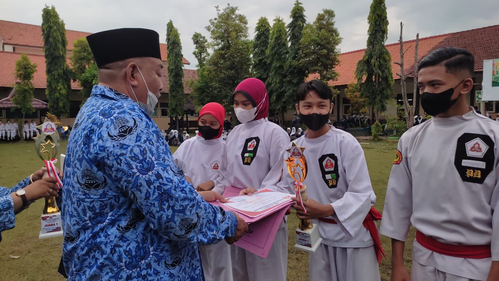 SEKOLAH BERPRESTASI