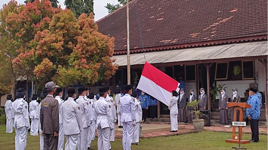 SEKOLAH BERKARAKTER