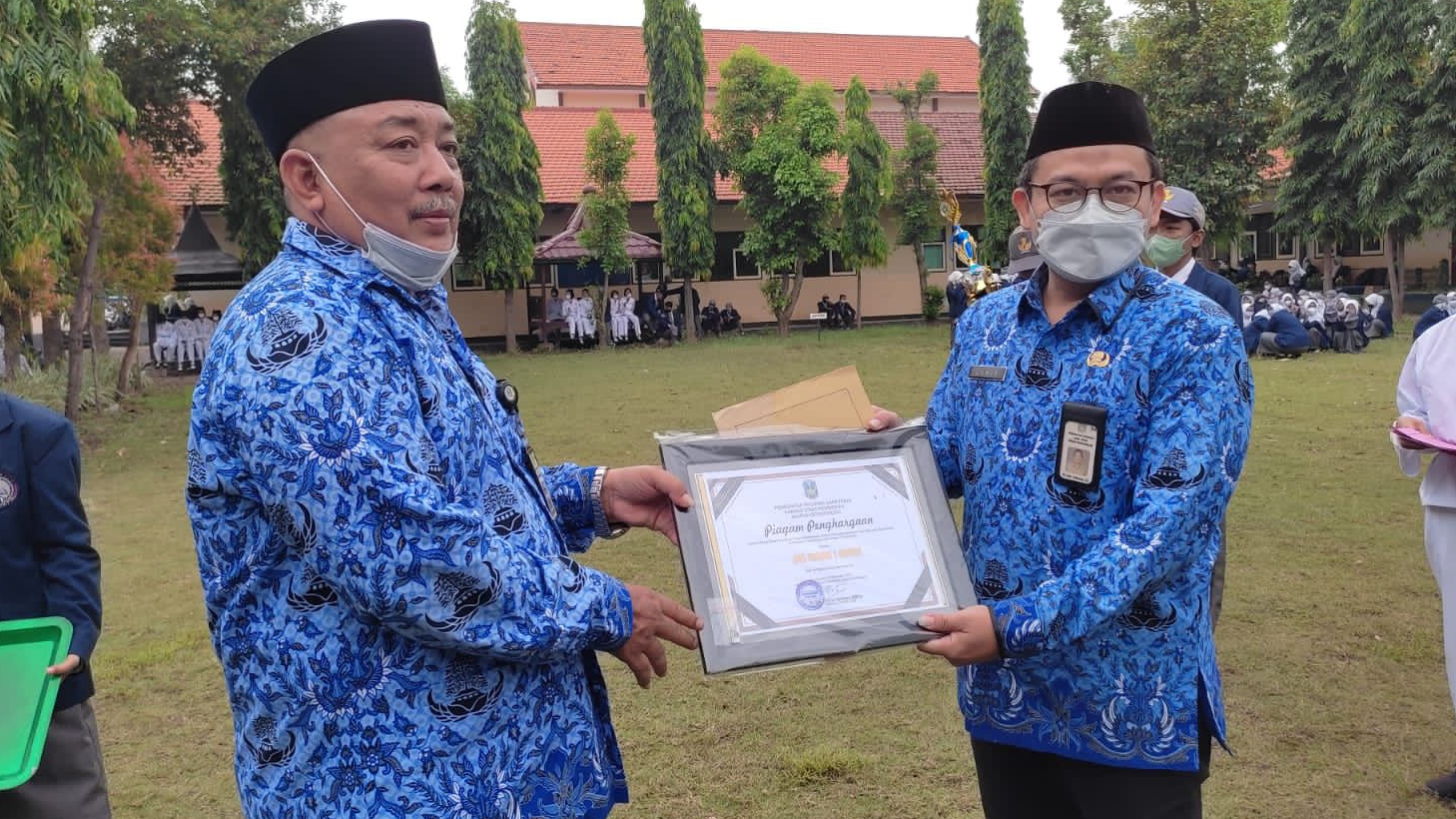 SEKOLAH BERPRESTASI