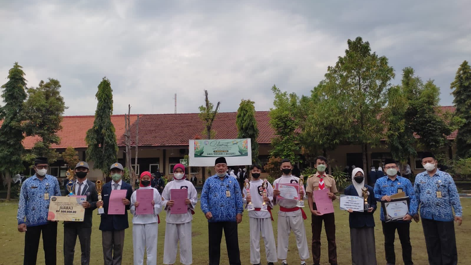 SEKOLAH BERPRESTASI