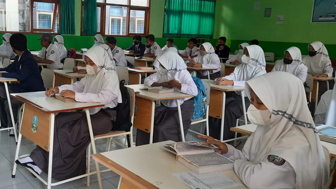 SEKOLAH BERKARAKTER