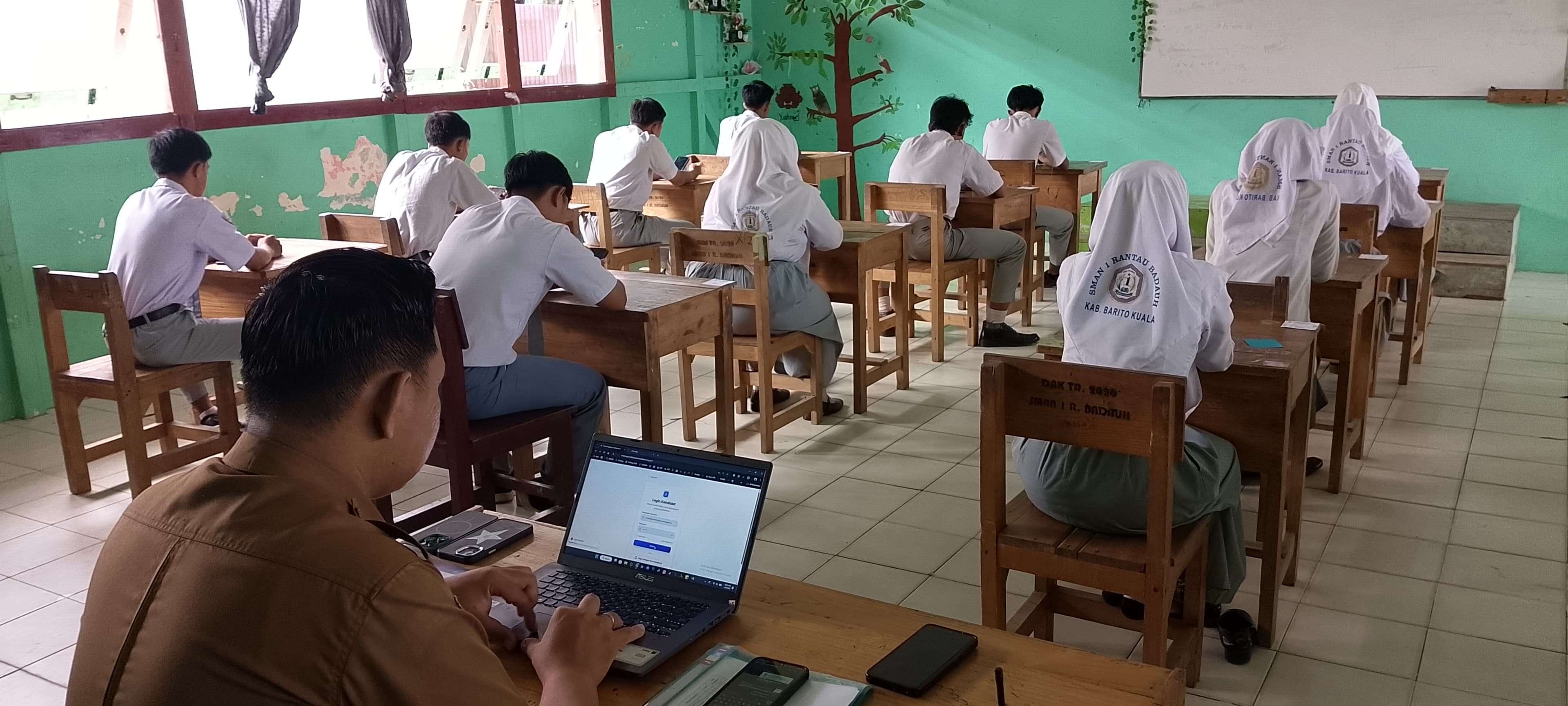Ujian Kelas 12 SMAN 1 Rantau Badauh