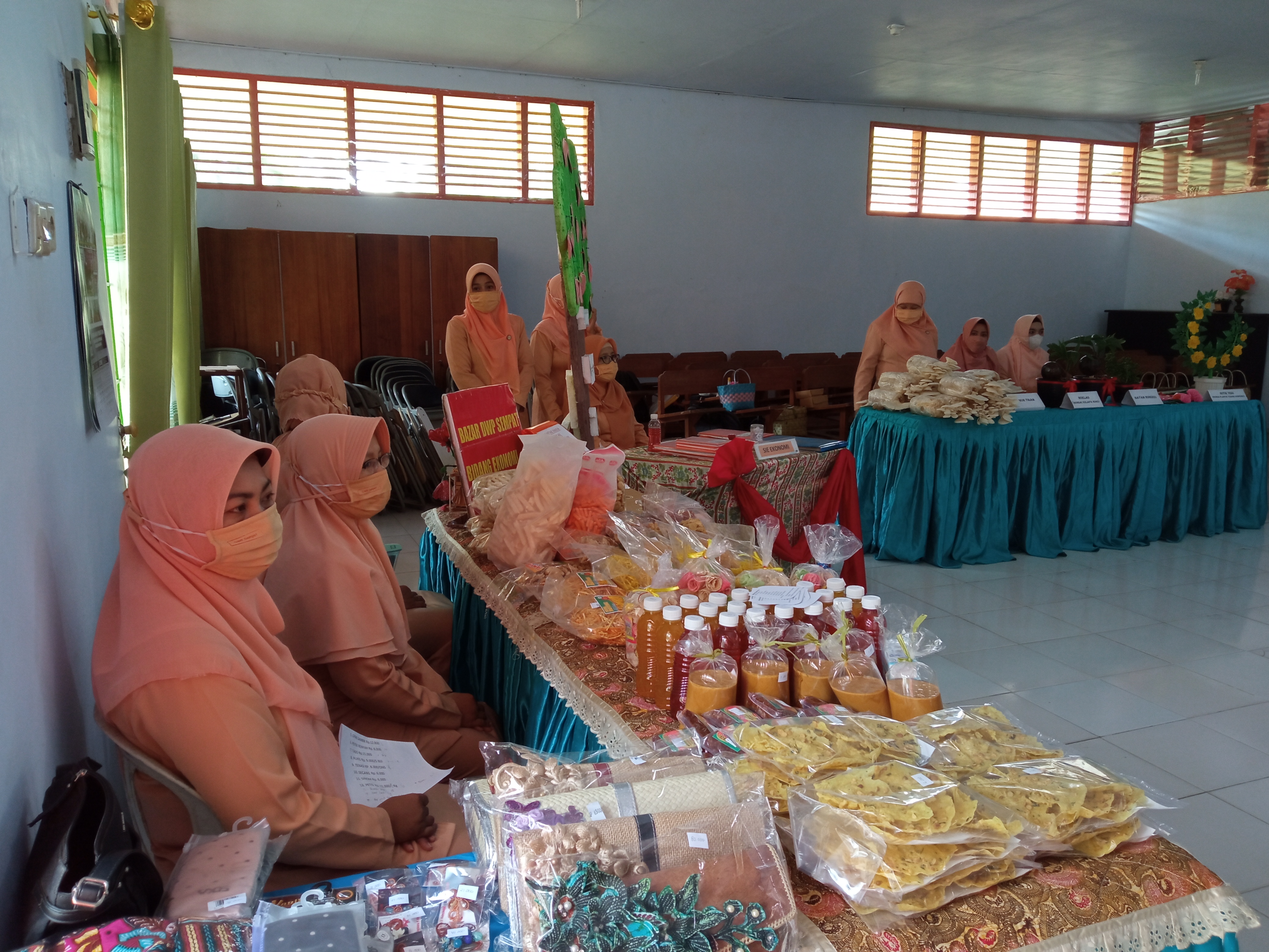 PEMBINAAN ADMINISTRASI MENINGKATKAN PERAN DHARMA WANITA SMAN 4 PAMEKASAN
