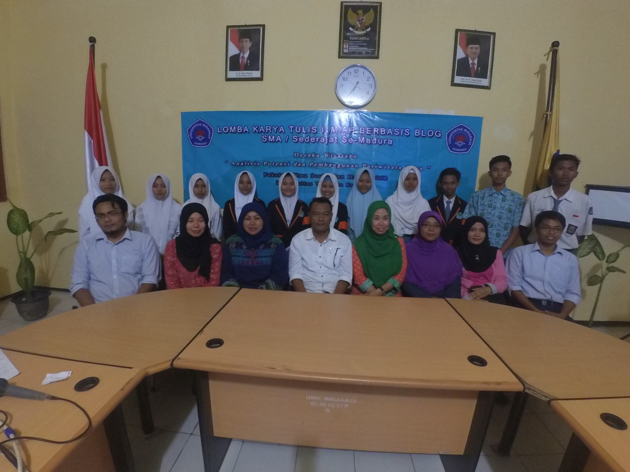 EKSTRA KARYA TULIS ILMIAH