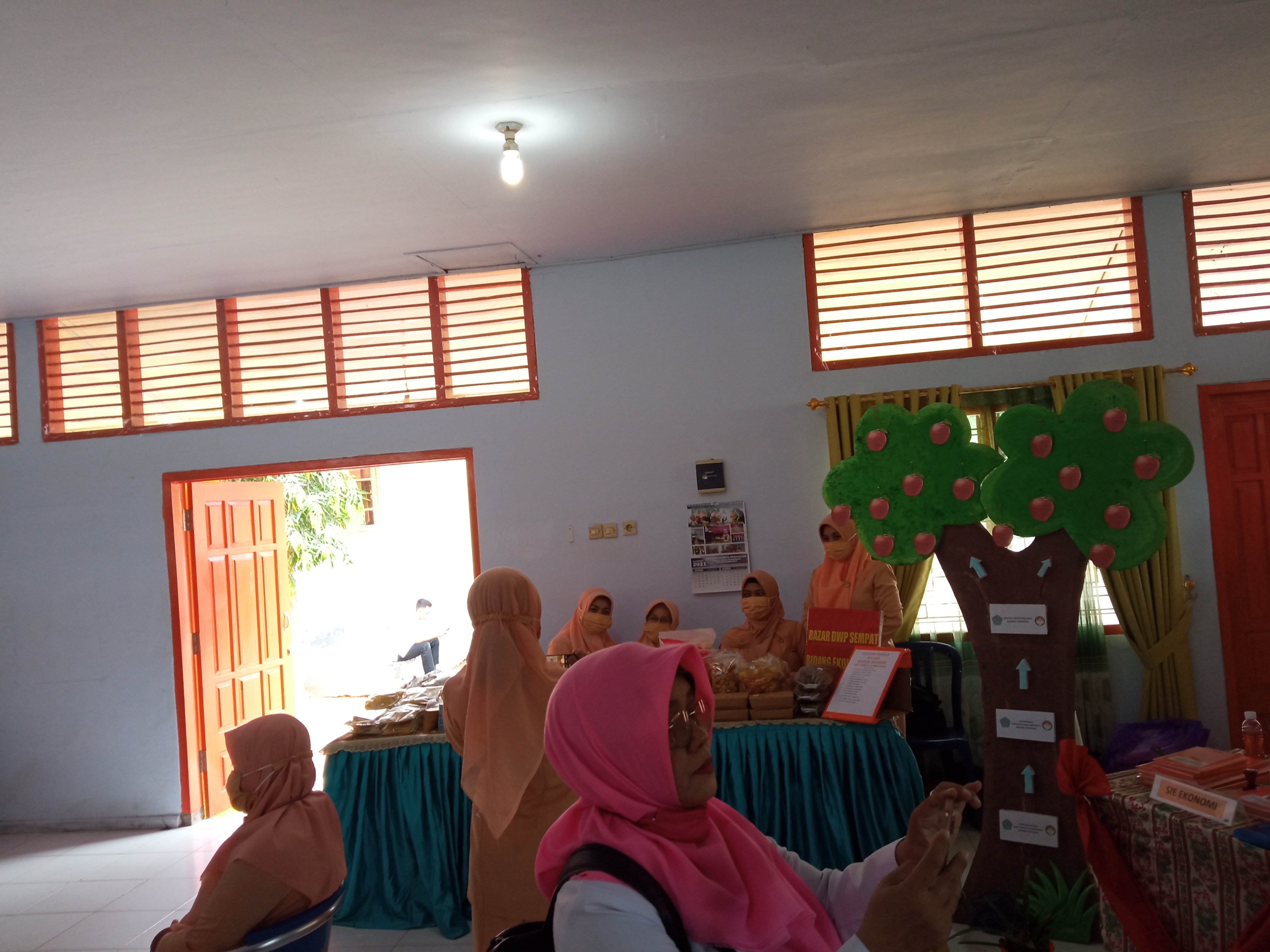 PEMBINAAN ADMINISTRASI MENINGKATKAN PERAN DHARMA WANITA SMAN 4 PAMEKASAN