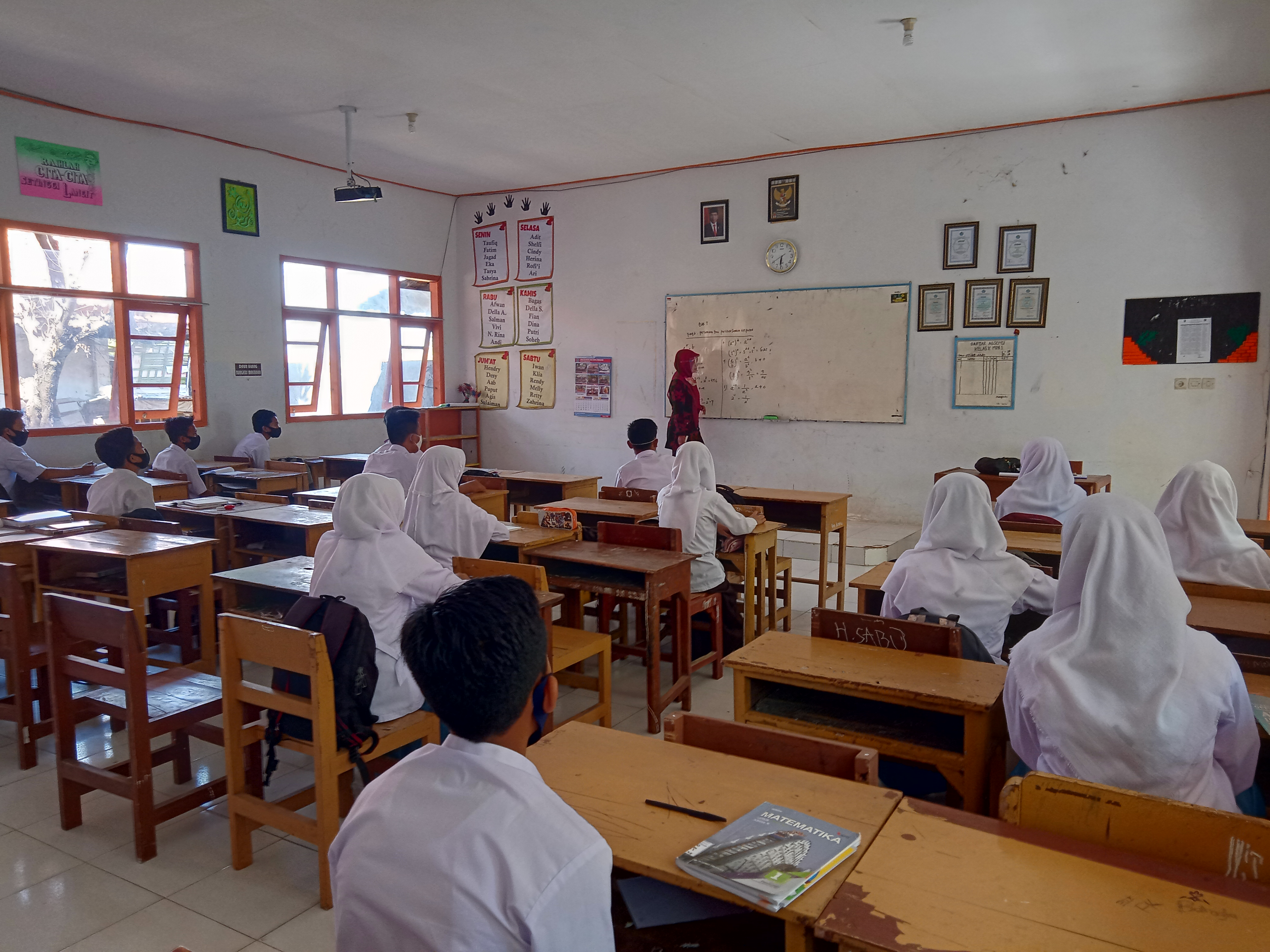 PROSES KBM TATAP MUKA SMAN 4 PAMEKASAN DI MASA PANDEMI