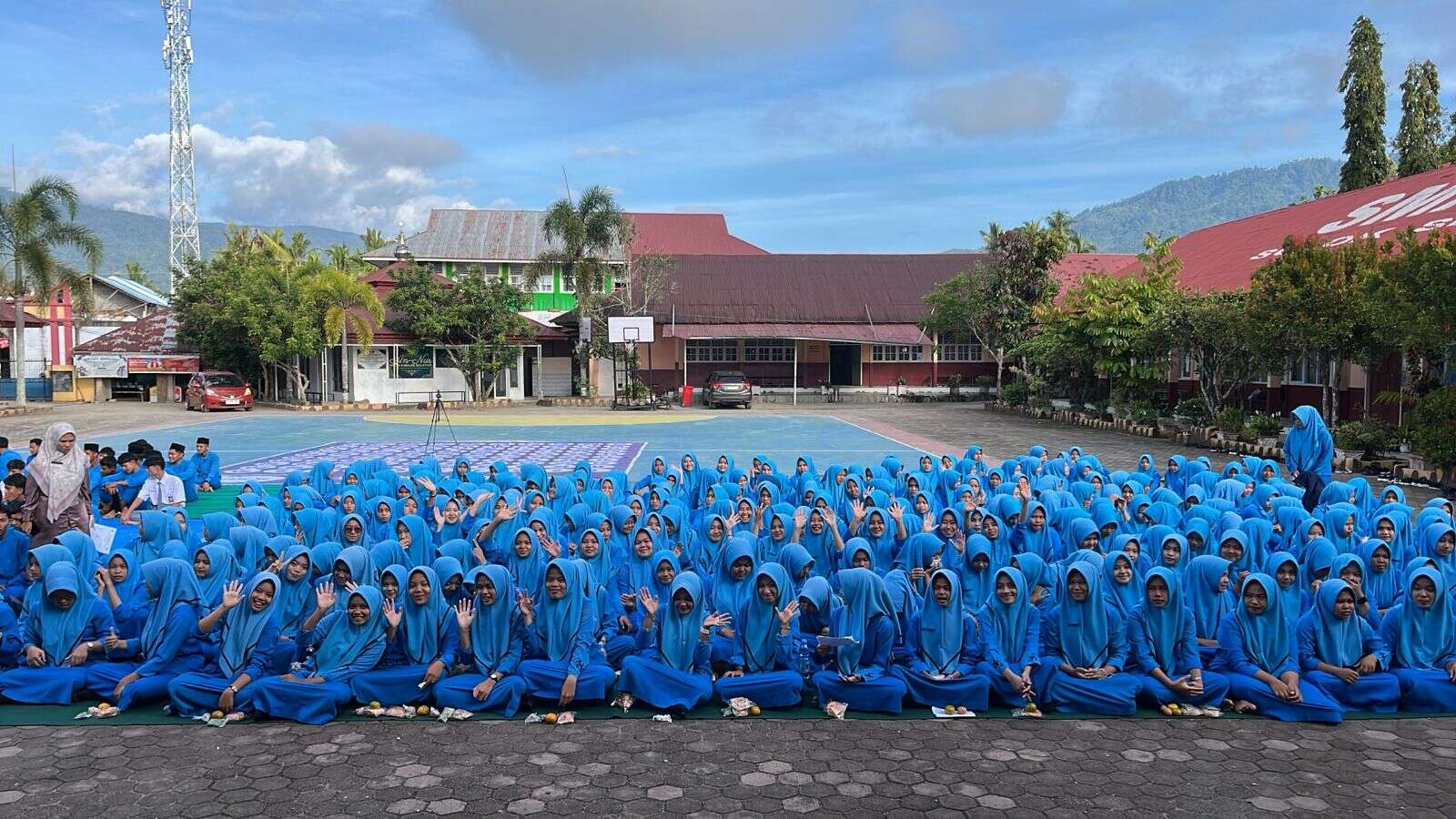 Isra' Mi'raj di Lapangan Sekolah, SMANLIM SOLSEL Tingkatkan Iman dan Taqwa Memaknai Perjalanan Nabi Menjemput Perintah Sholat