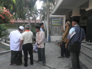 FOTO ZIARAH MAKAM WALIYULLOH