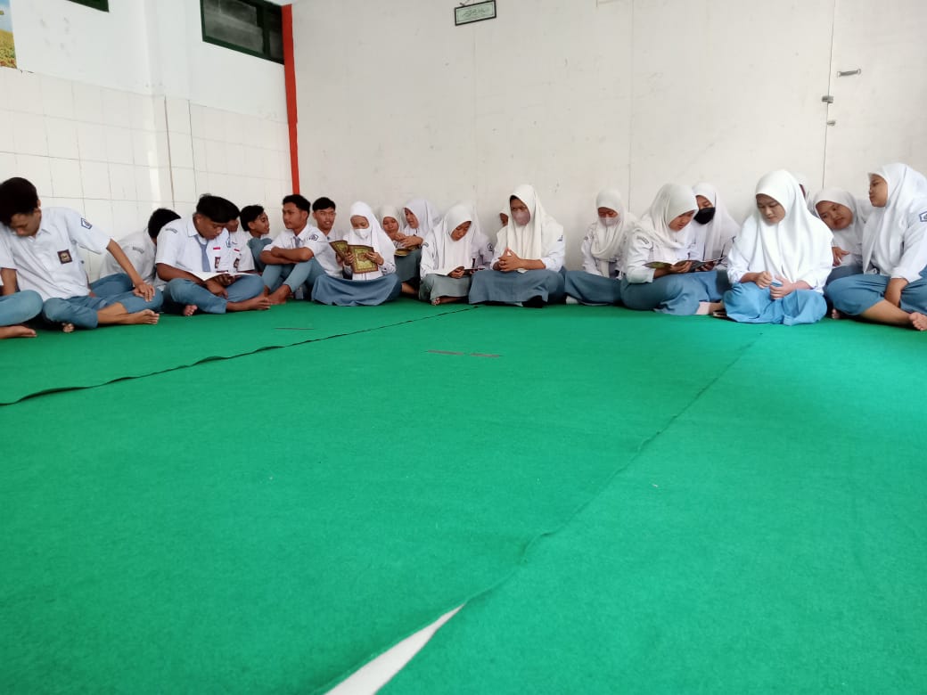 Khataman Al Qur'an dan santunan anak Yatim-Piatu (Kegiatan 10 Muharram)