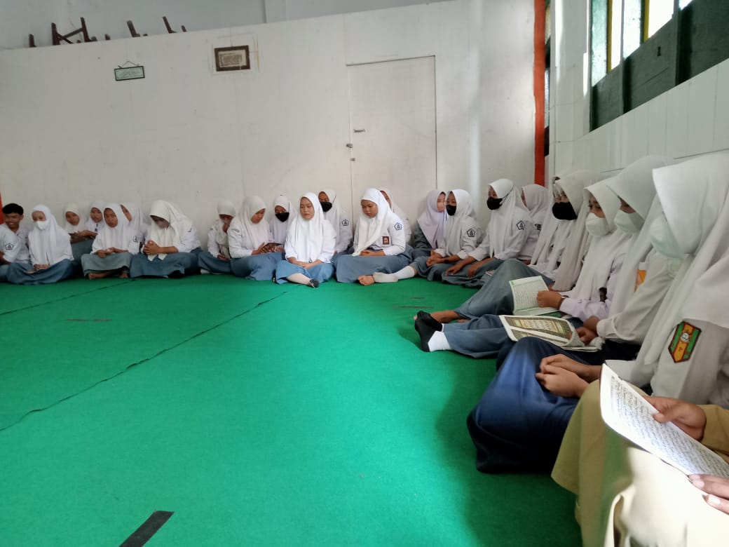 Khataman Al Qur'an dan santunan anak Yatim-Piatu (Kegiatan 10 Muharram)