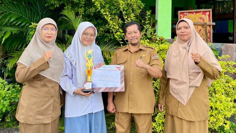 Raisha Najwa Sabila Raih Juara I Lomba Kreatif Desain Hari Guru 2025 dengan Karya Ilustrasi Penuh Makna