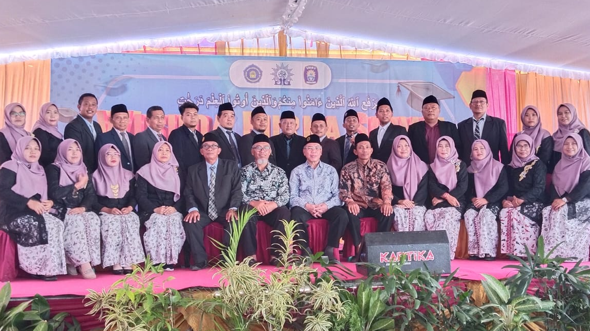 Guru dan Karyawan bersama Ketua PWM Jawa Timur