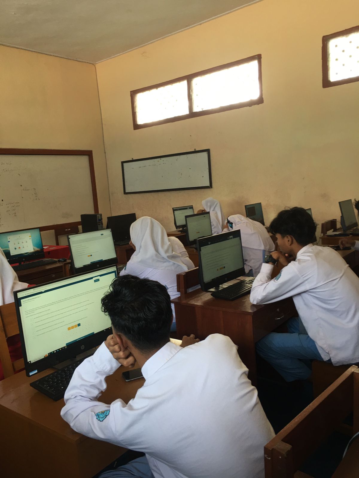 Kegiatan simulasi Try Out untuk kelas XII