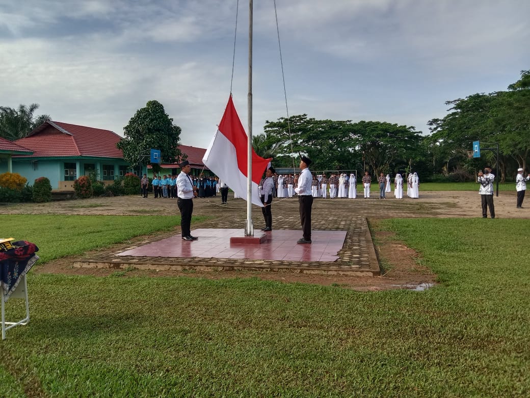 LOMBA MEMPERINGATI HARI GURU NASIONAL 2021  Dalam rangka memperingati hari guru yang jatuh pada tanggal 26 November 2021, SMA N 10 Tanjung Jabung Timur akan mengadakan lomba, diantaranya  1. VOLLI PUTRI  2. VOLLI PUTRA  3. TARIK TAMBANG     Selanjutnya akan dilanjutkan dengan Pemilihan Guru Favori dan guru Teladan 2021