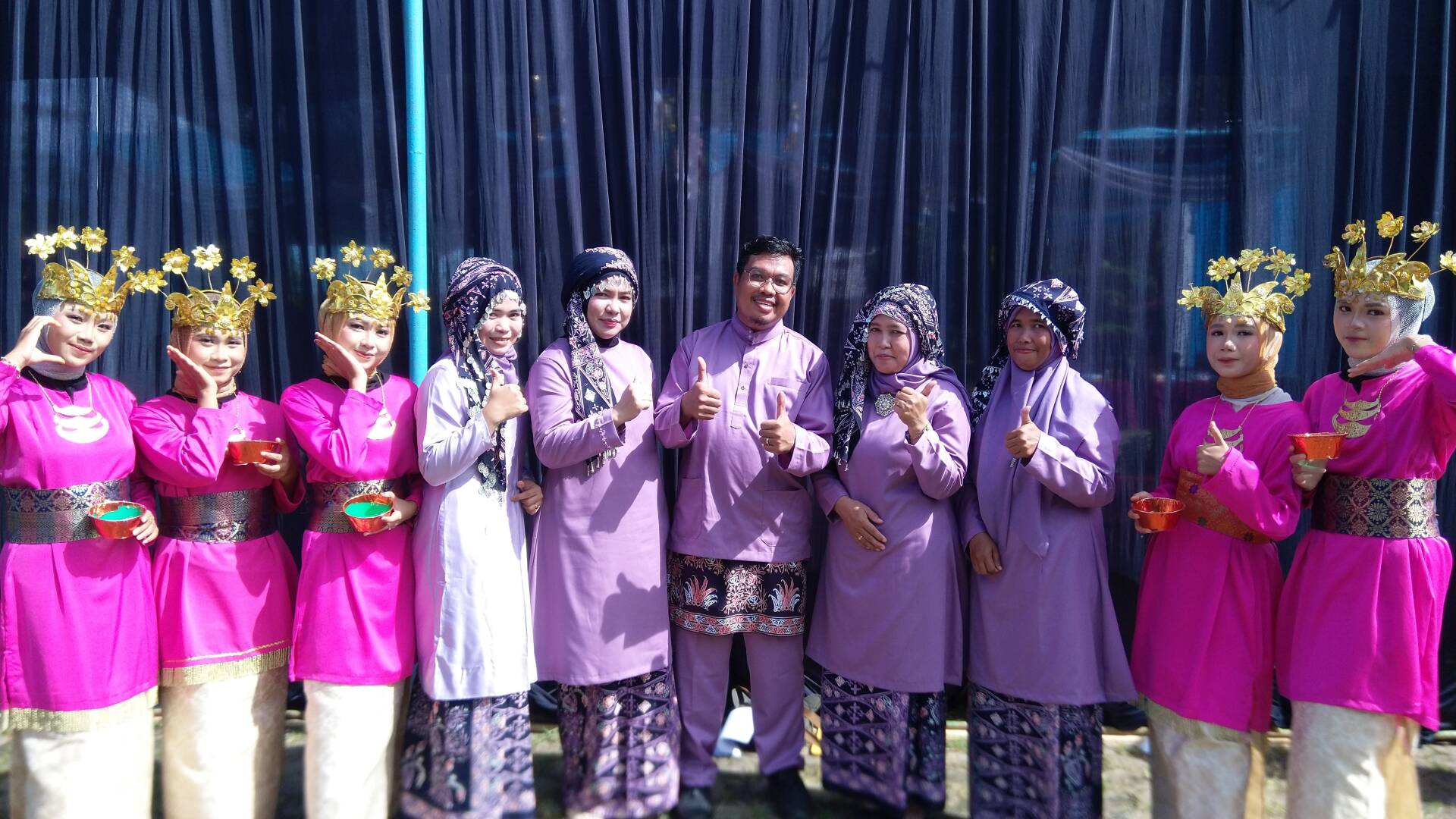 Guru dan Peserta Tari Sambut