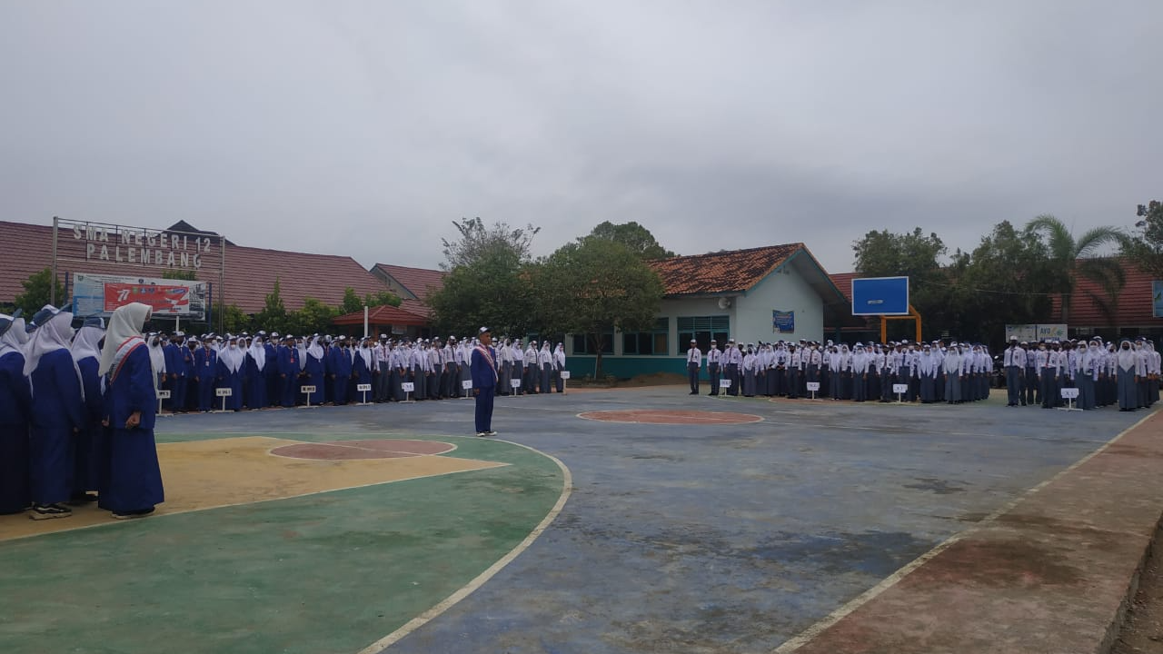 suasana upacara bendera setiap hari senin