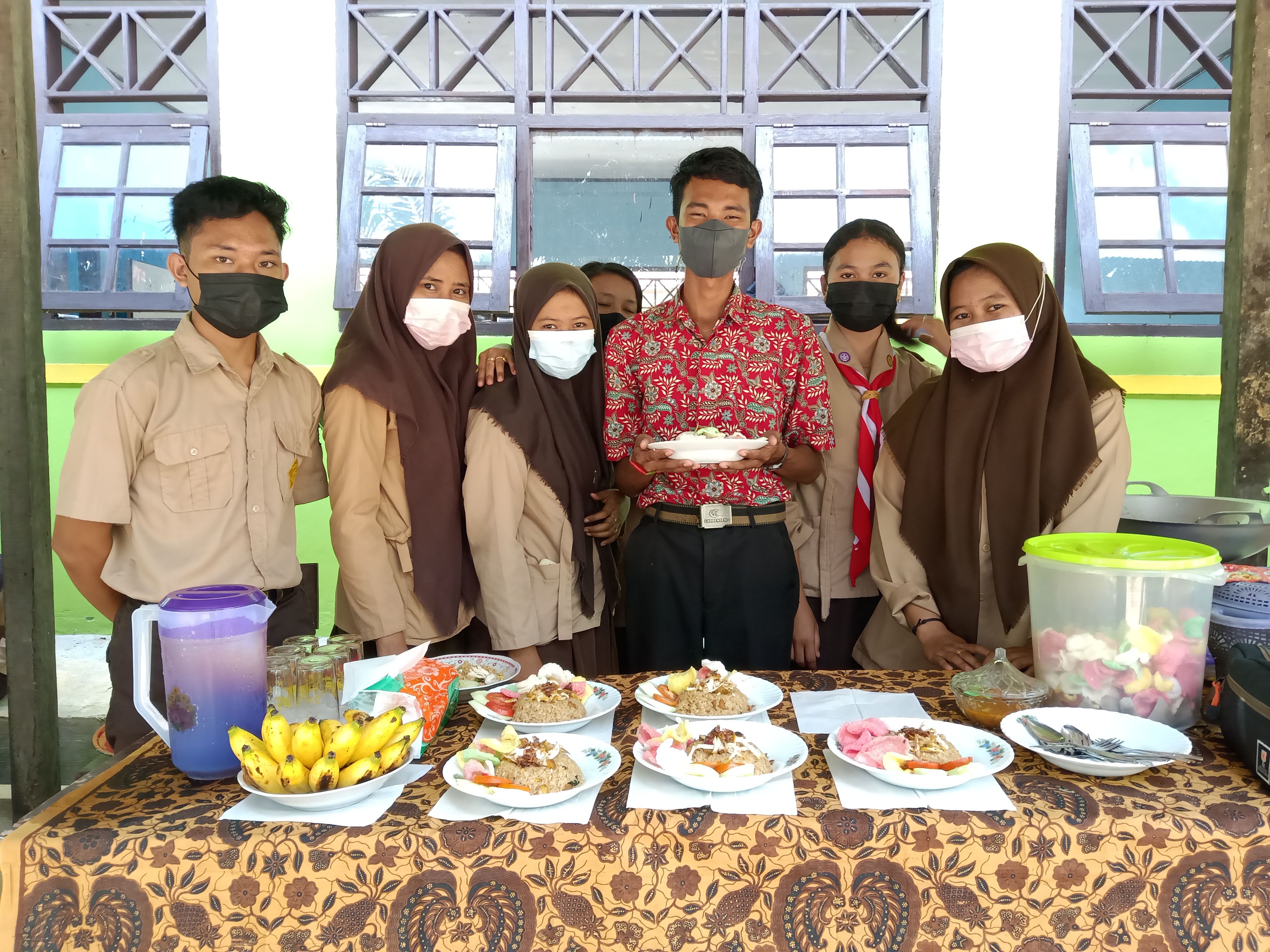 KEGIATAN MEMASAK OLEH PESERTA DIDIK KELAS XII IIS