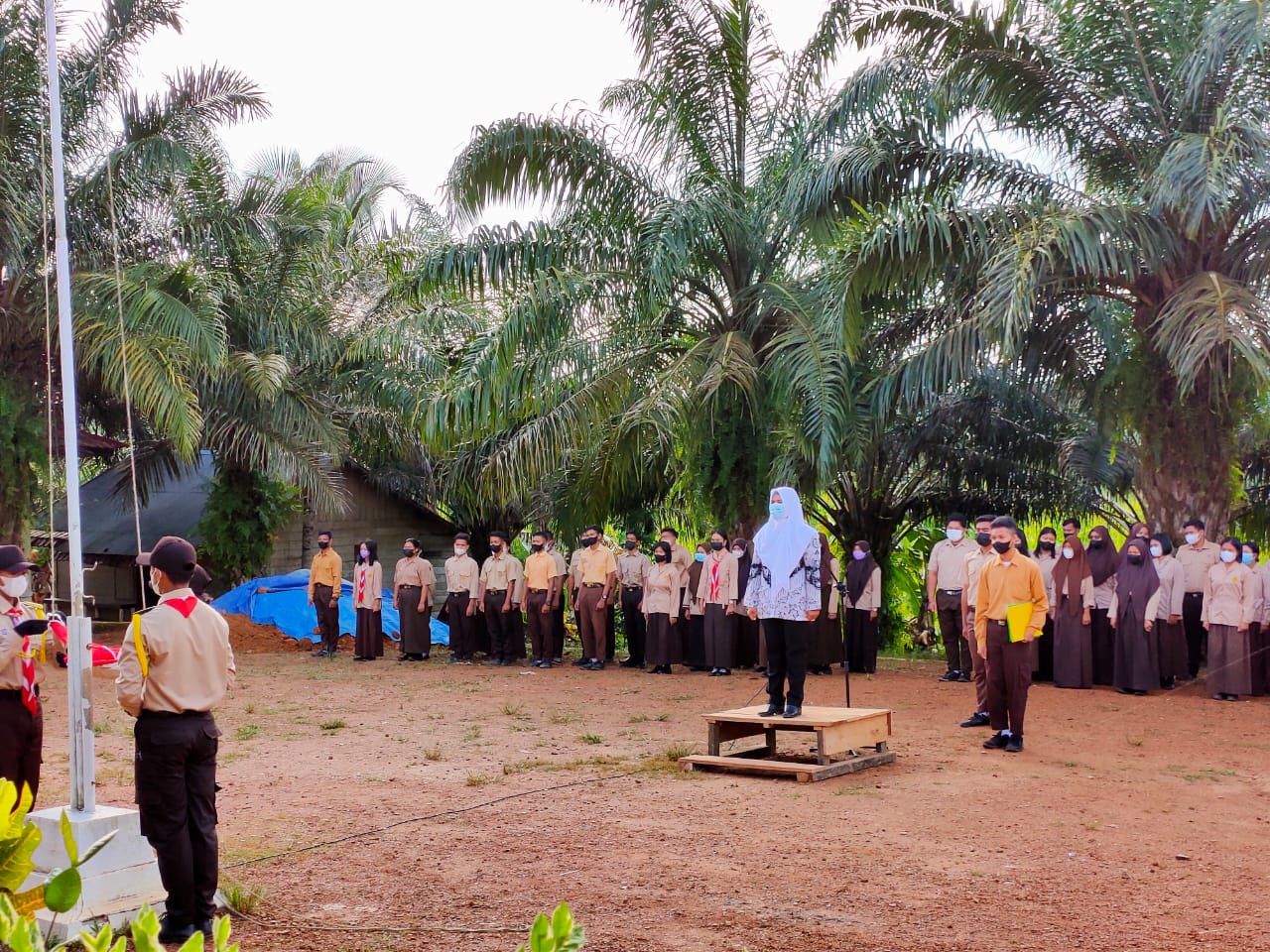 KEGIATAN UPACARA MEMPERINGATI HUT PGRI KE 76