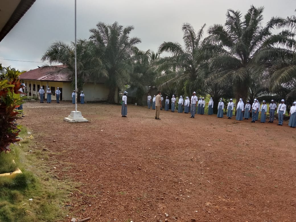 KEGIATAN UPACARA HARI SENIN