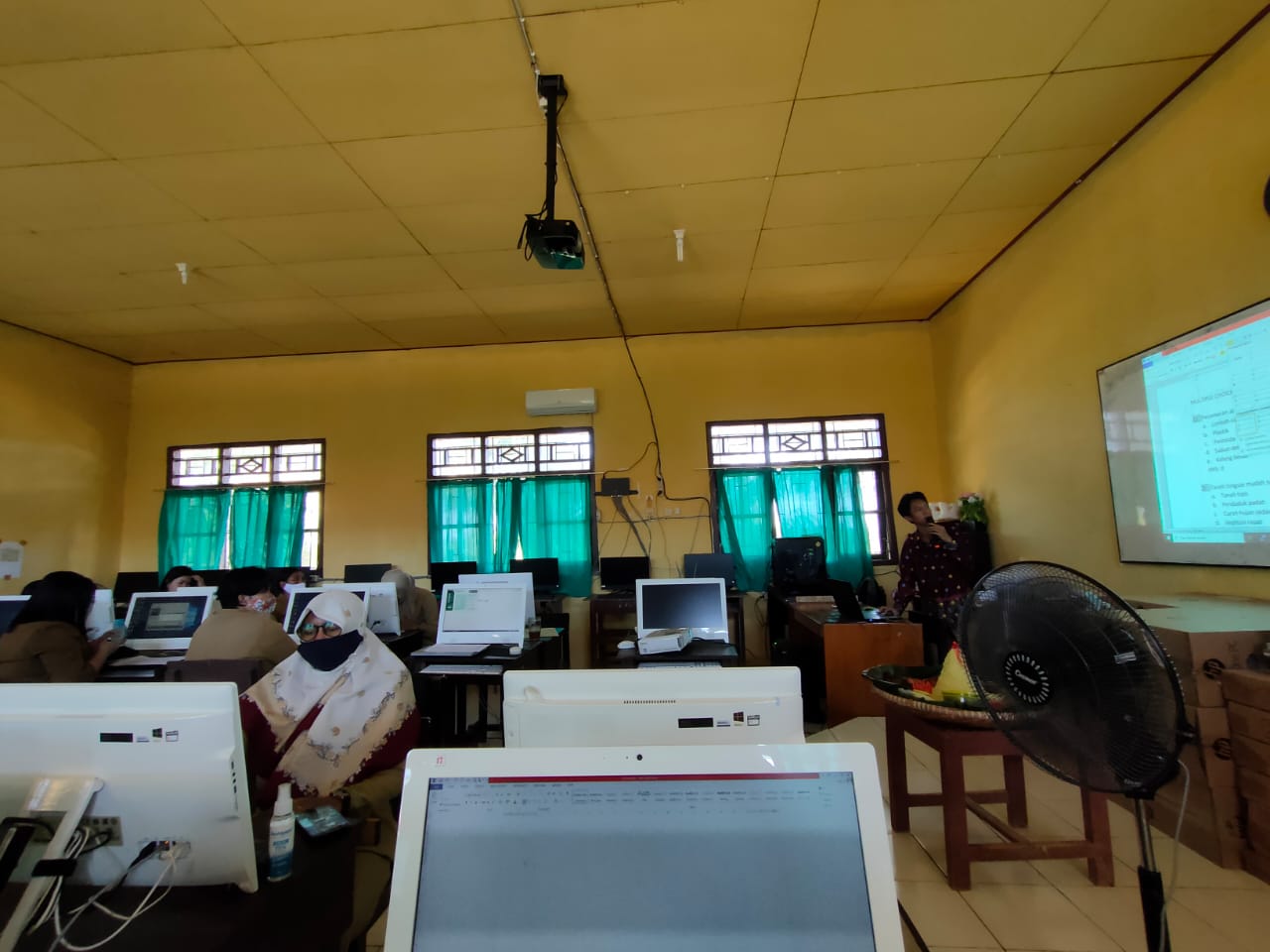 KEGIATAN IHT PERSIAPAN CBT