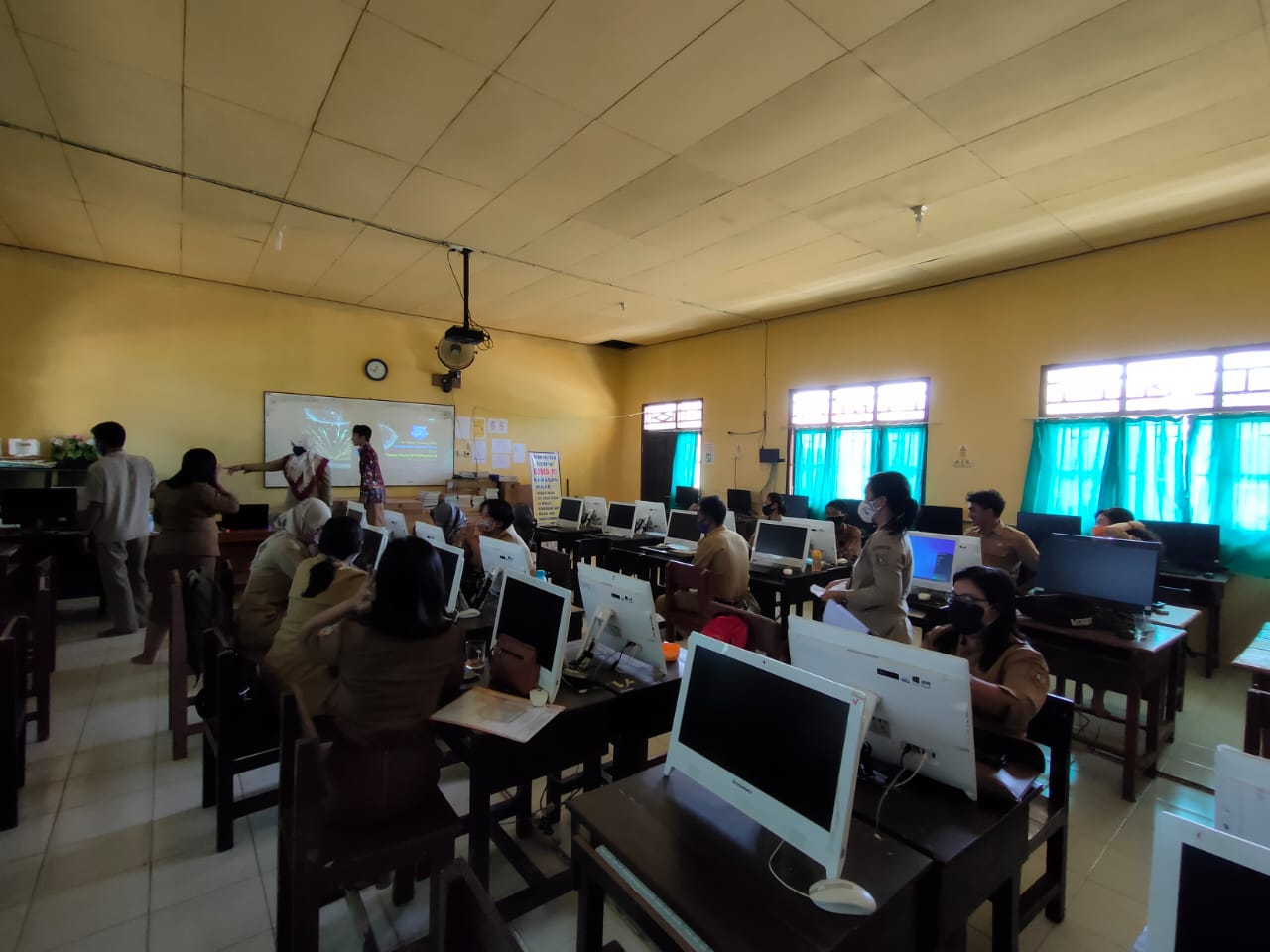 KEGIATAN IHT PERSIAPAN CBT