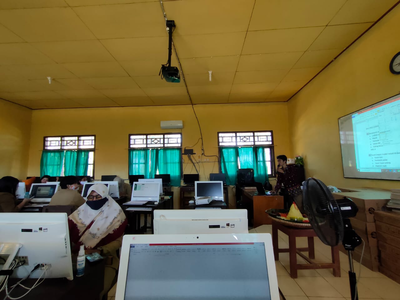 KEGIATAN IHT PERSIAPAN CBT