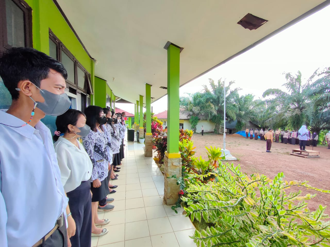 KEGIATAN UPACARA MEMPERINGATI HUT PGRI KE 76