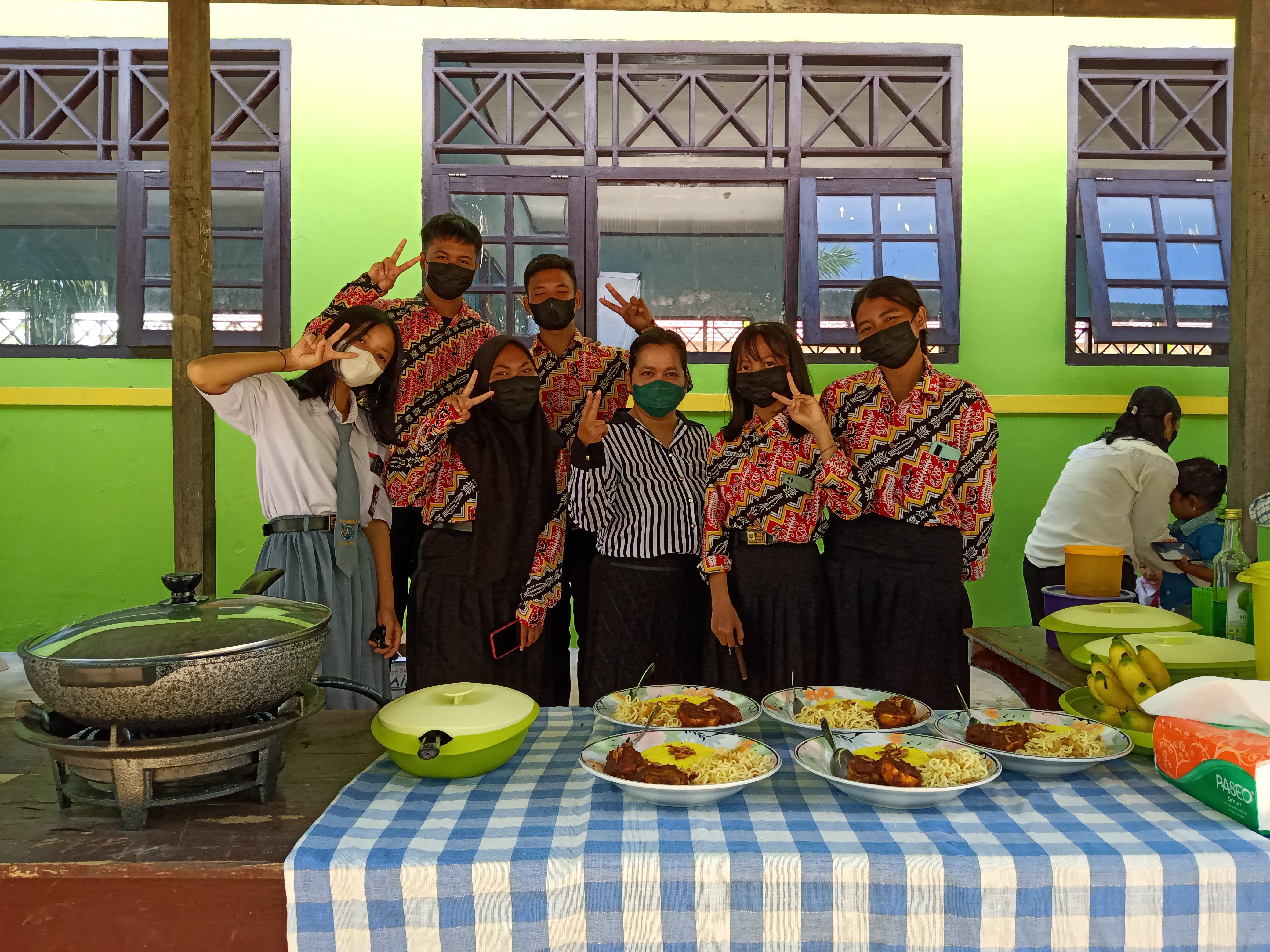 KEGIATAN MEMASAK OLEH PESERTA DIDIK KELAS XII MIA