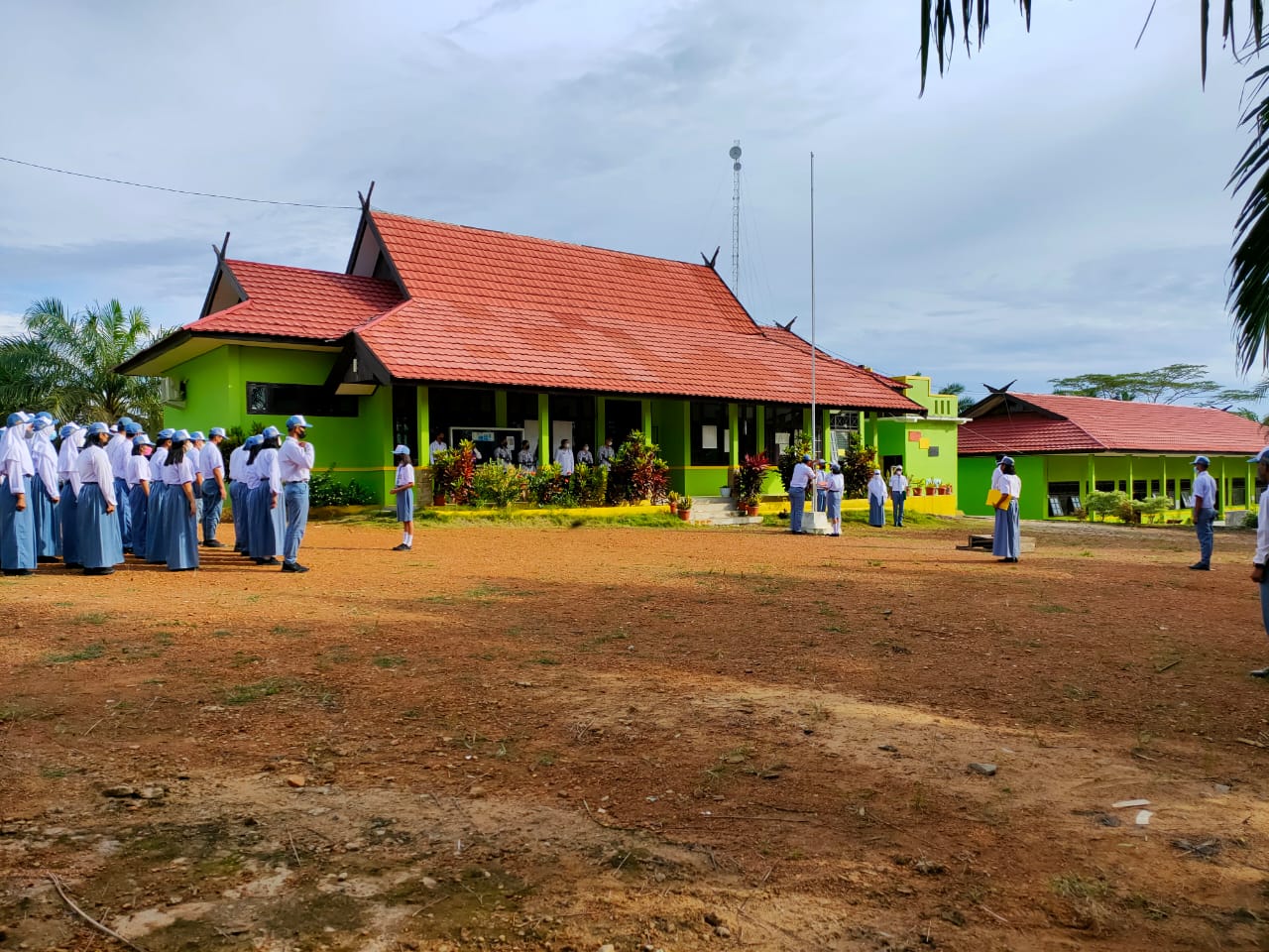 KEGIATAN UPACARA HARI PAHLAWAN