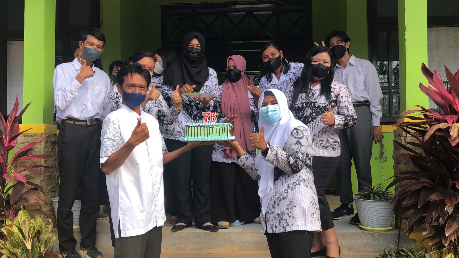 PERAYAAN HUT PGRI KE 76 DI SMAN 1 ARUT UTARA