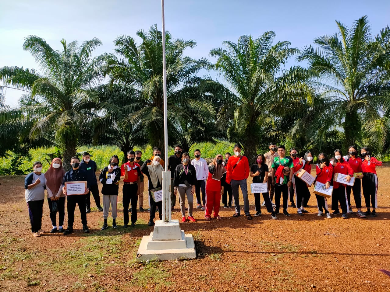 KEGIATAN USAHA DANA UNTUK BANTUAN BENCANA BANJIR OLEH OSIS SMAN 1 ARUT UTARA