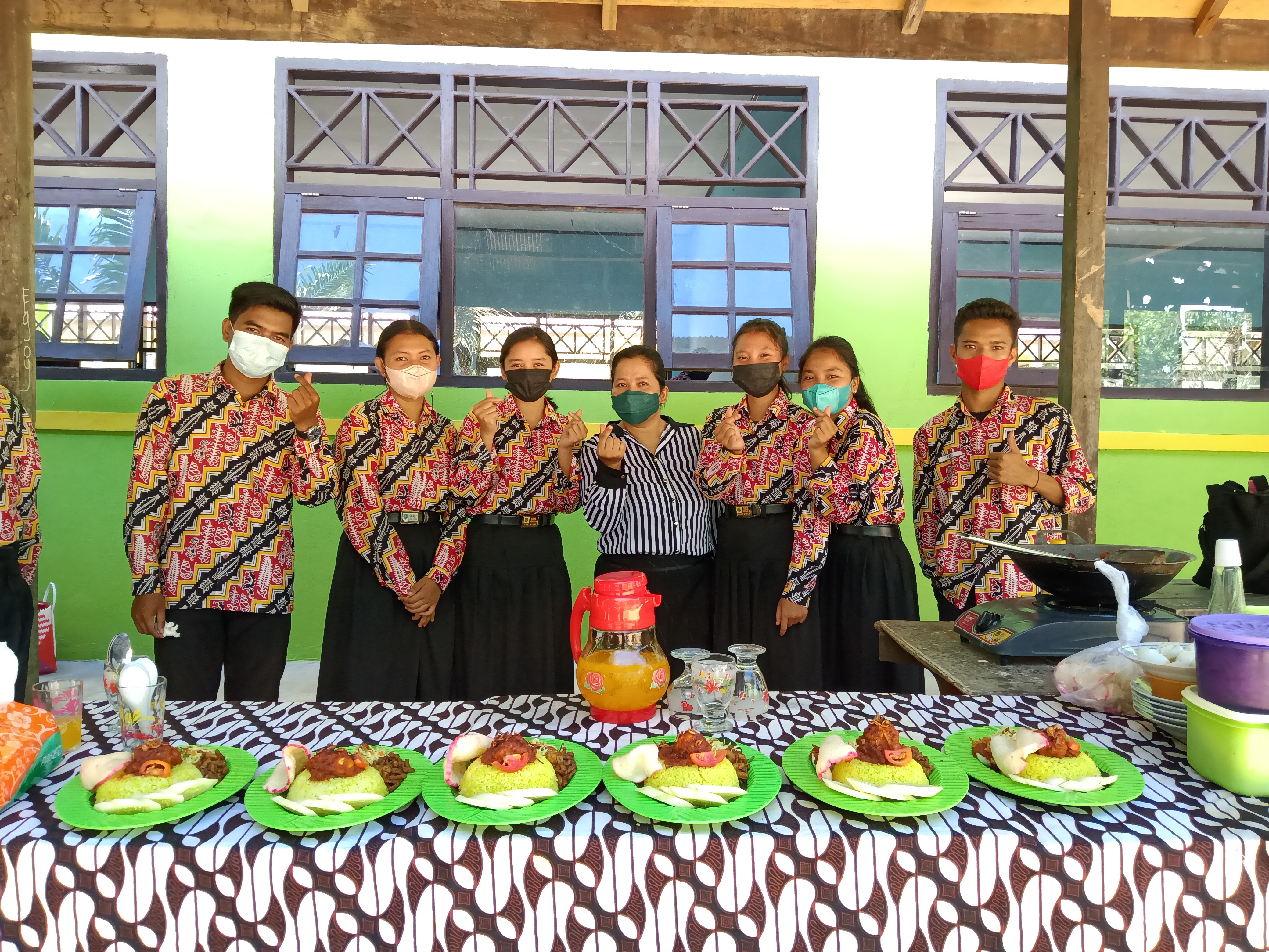 KEGIATAN MEMASAK OLEH PESERTA DIDIK KELAS XII MIA