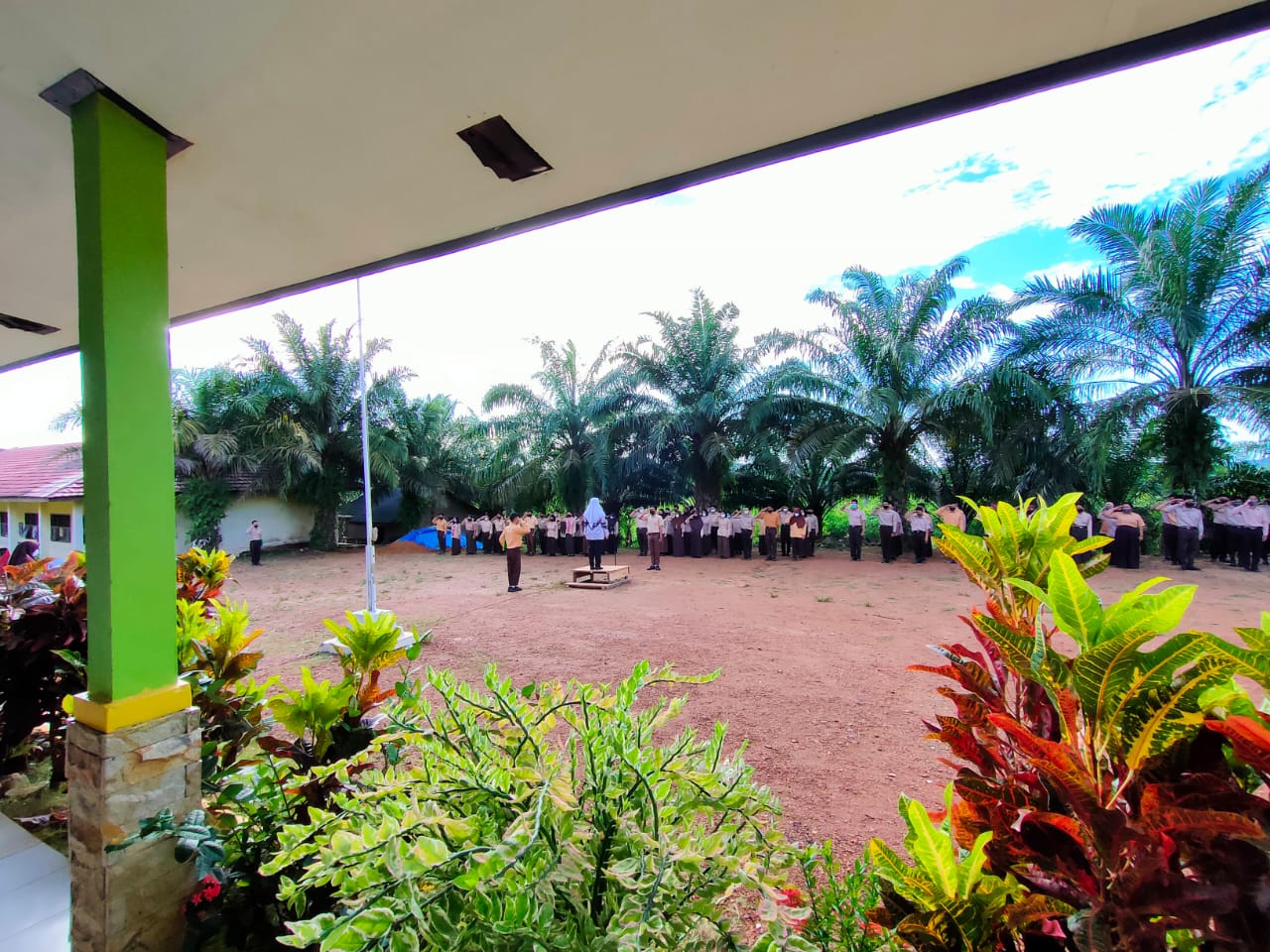 KEGIATAN UPACARA MEMPERINGATI HUT PGRI KE 76