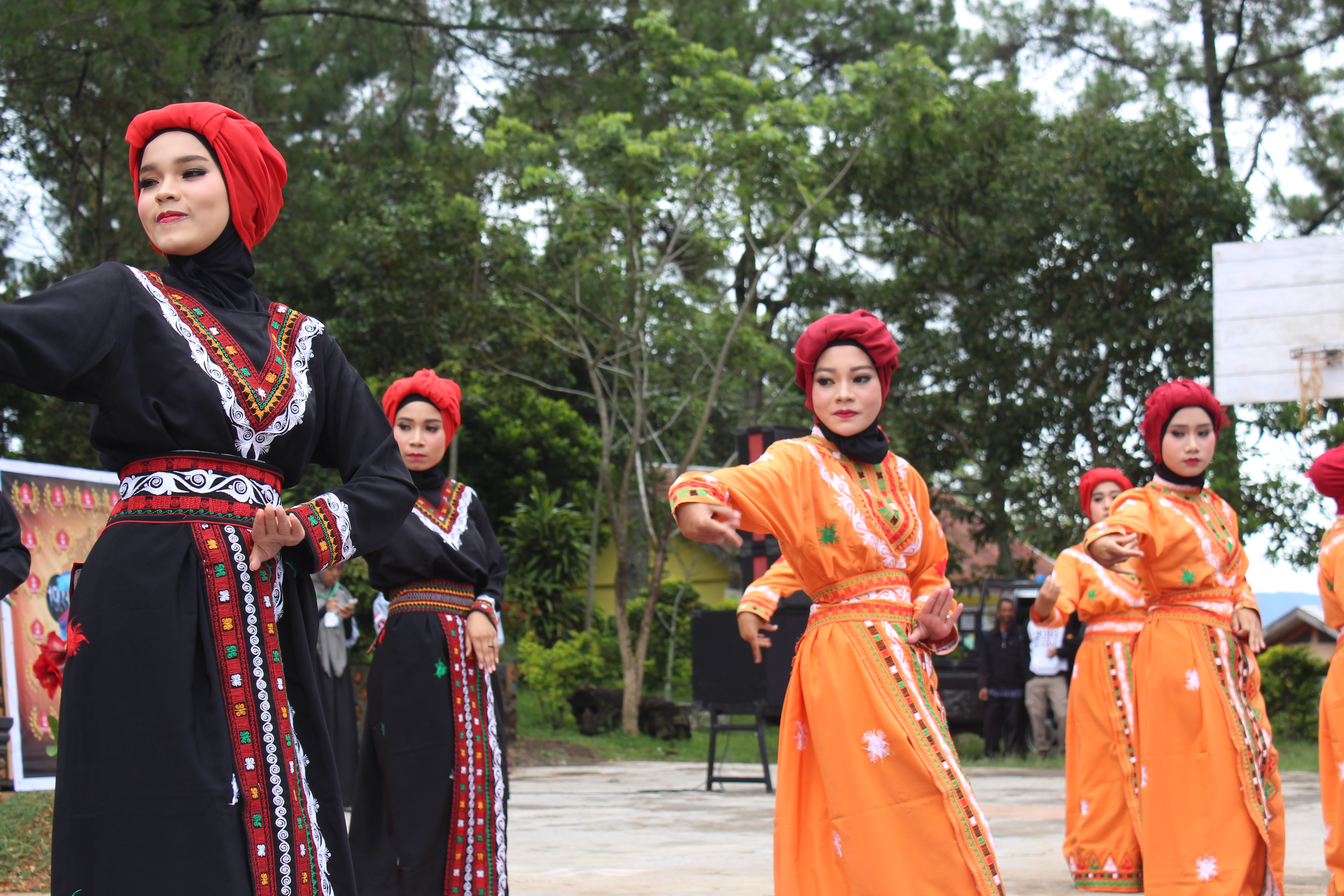 Guru dan Tenaga Pendidikan