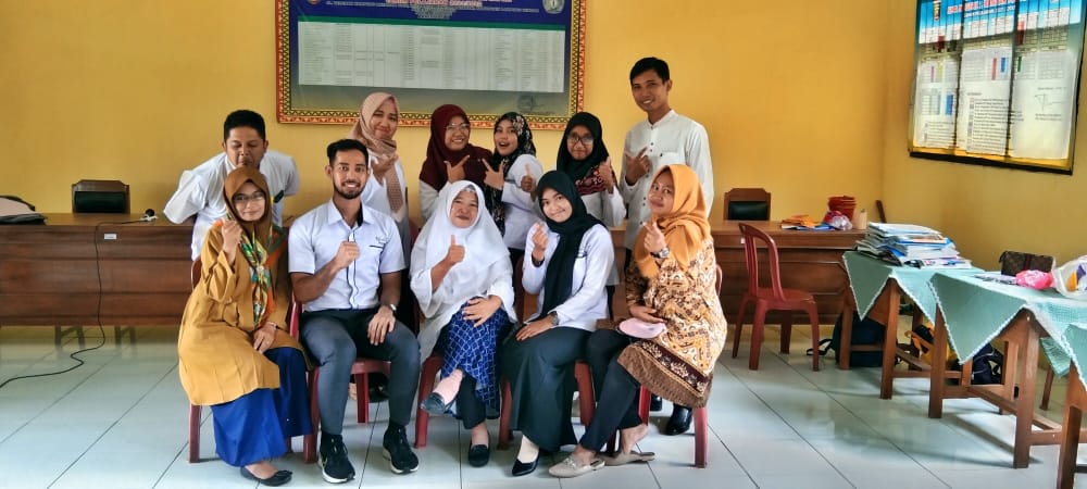 Kepala Sekolah dan Guru SMAN 1 Bandar Mataram