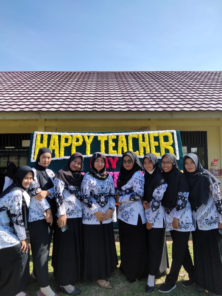 Kepala Sekolah dan Guru SMAN 1 Bandar Mataram