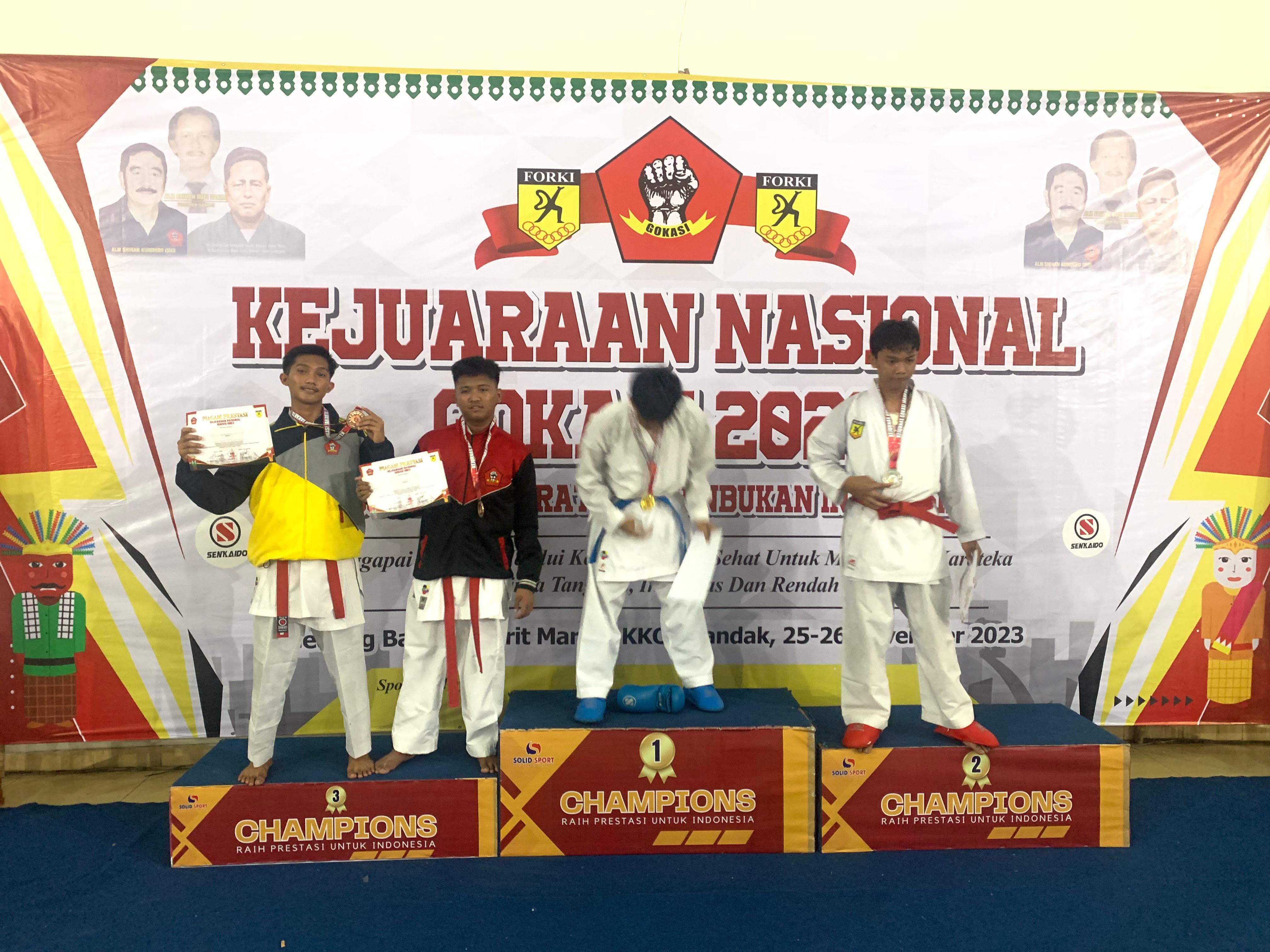 SMAN 1 Batang Kapas - Siswa SMAN 1 Batang Kapas Mendapatkan Hasil Yang Maksimal,2 Emas, 2 Perak, 3 Perunggu di Kejuaraan Nasional Karate GOKASI di Gor PKP Ciracas Jakarta Timur. nama siswa-siswi yang mengikuti kejuaran nasional diantaranya adalah  1.	Tiara Putri Juwita, dari kelas X E6 2.	Tilla Dwi Putri, dari kelas X E4 3.	Khairun Nisya, dari kelas XII IPS 2 4.	Fahri Ramadhan X E4