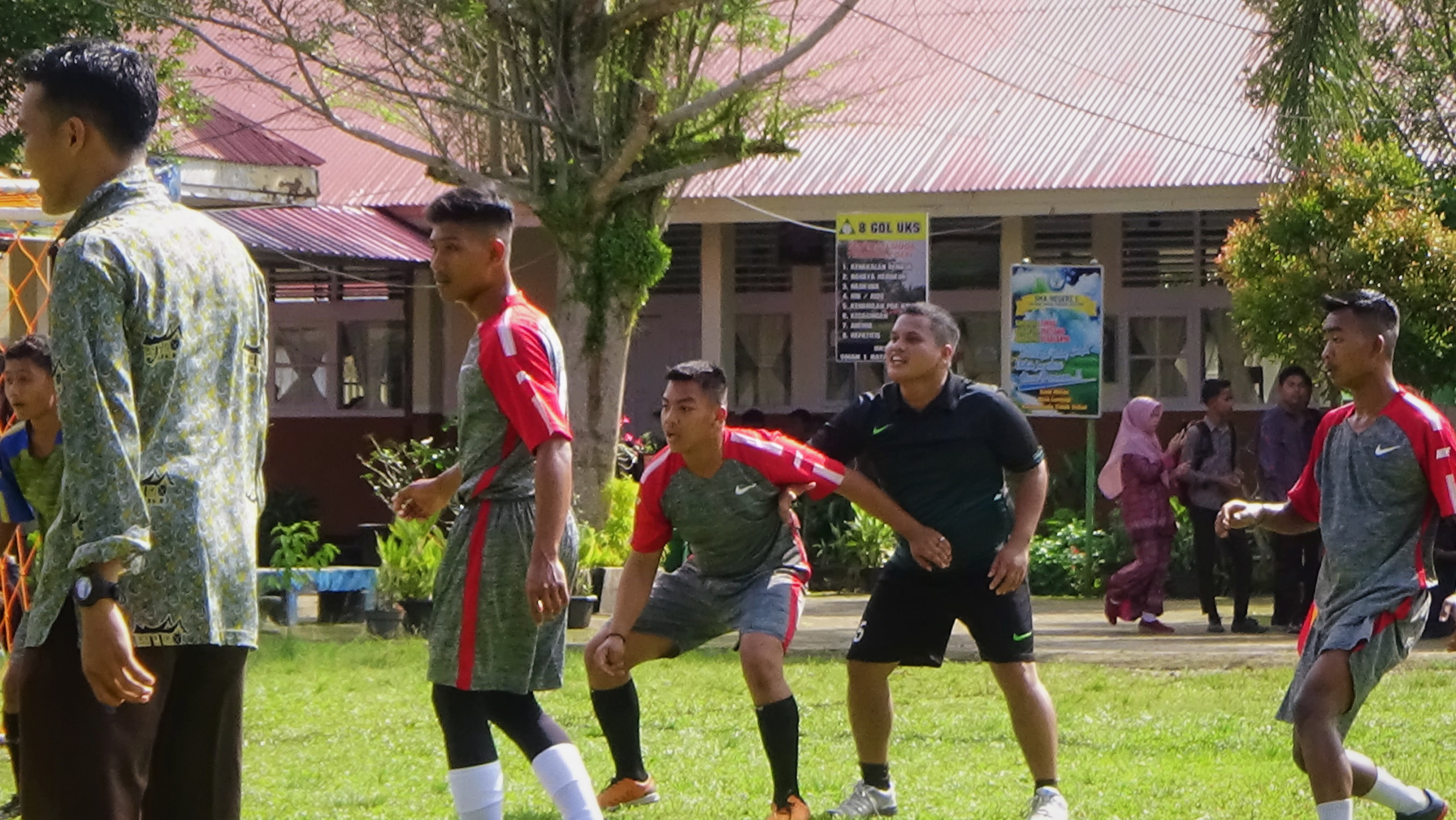 OSIS SMAN 1 Batang Kapas Menyelenggarakan OSIS Cup Tournament futsal antar kelas agar Mempererat Silaturahmi antar kelas. Tujuan OSIS CUP ini adalah untuk mencari bibit pemain futsal dan juga, Tercapainya Siswa SMA Negeri 1Batang Kapas  yang penuh seportifitas, Sebagai ajang untuk mempererat rasa kekeluargaan antar Kelas dan juga Untuk seleksi Tim dan pemain-pemain terbaik Pada Pembukaan OSIS Cup SMAN 1 Batang Kapas Menyajikan pertandingan persahabatan, Tim OSIS melawan Tim Guru SMAN 1 Batang Kapas Pada hari Jum’at Pagi (04/02/2022).