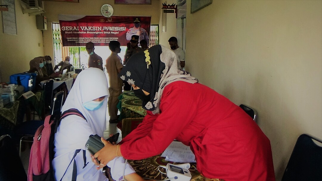 vaksinasi covid-19 di SMAN 1 Batang Kapas 