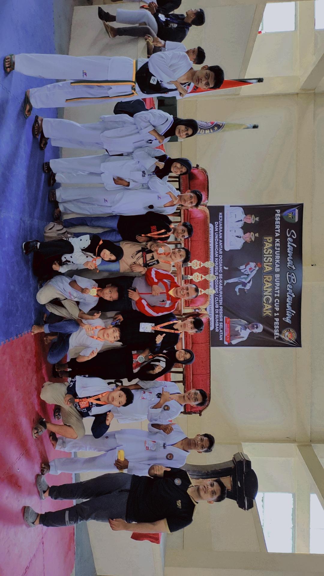 Siswa SMAN 1 Batang Kapas mengikuti Peserta Kejurkab Bupati Cup 1 Pessel