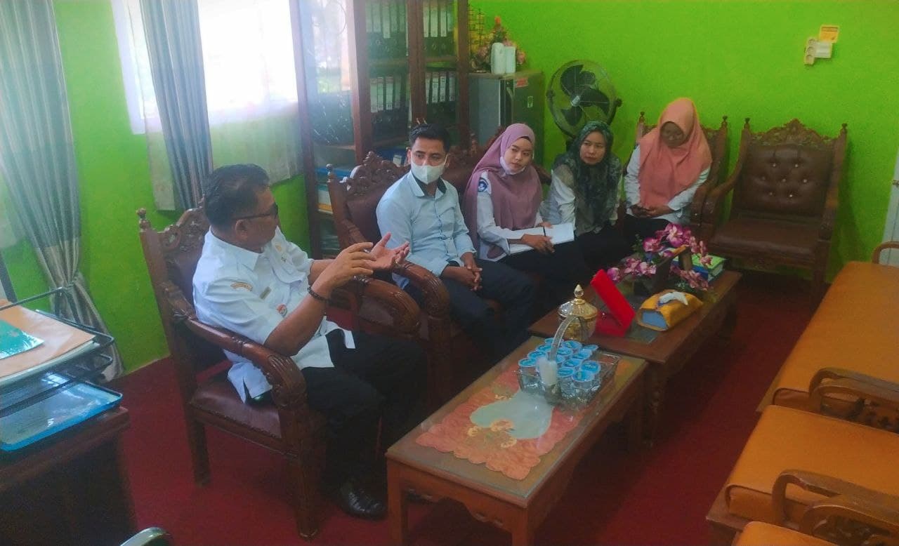 Kepala Sekolah Mengadakan Pertemuan dengan Kepala Staf dan Staf Perpustakaan SMAN 1 Batang Kapas Mengembangkan dan Pembinaan Staf Perpustakaan SMAN 1 Batang Kapas 