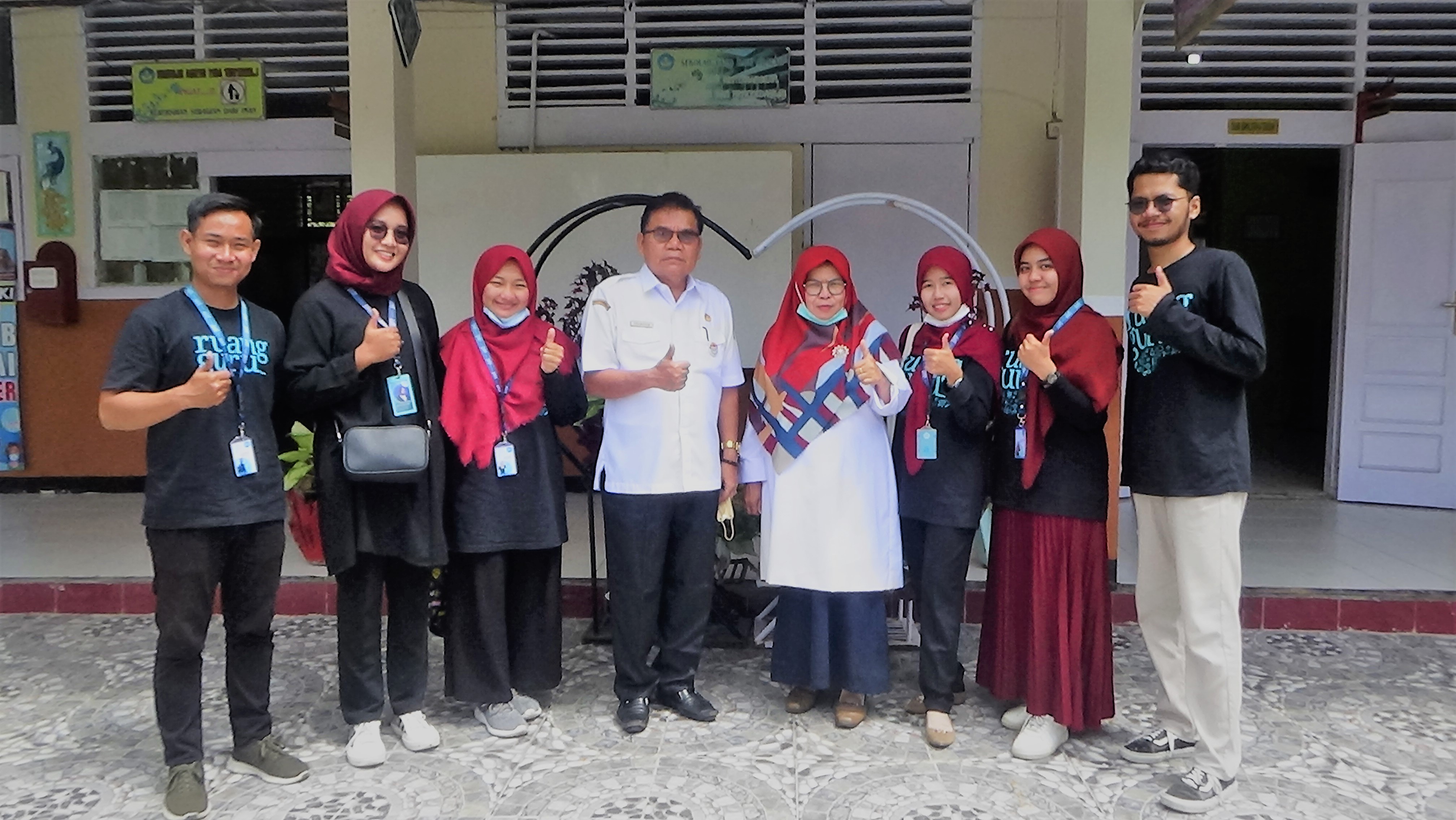 Tim Ruang Guru Sosialisasi ke SMAN 1 Batang Kapas