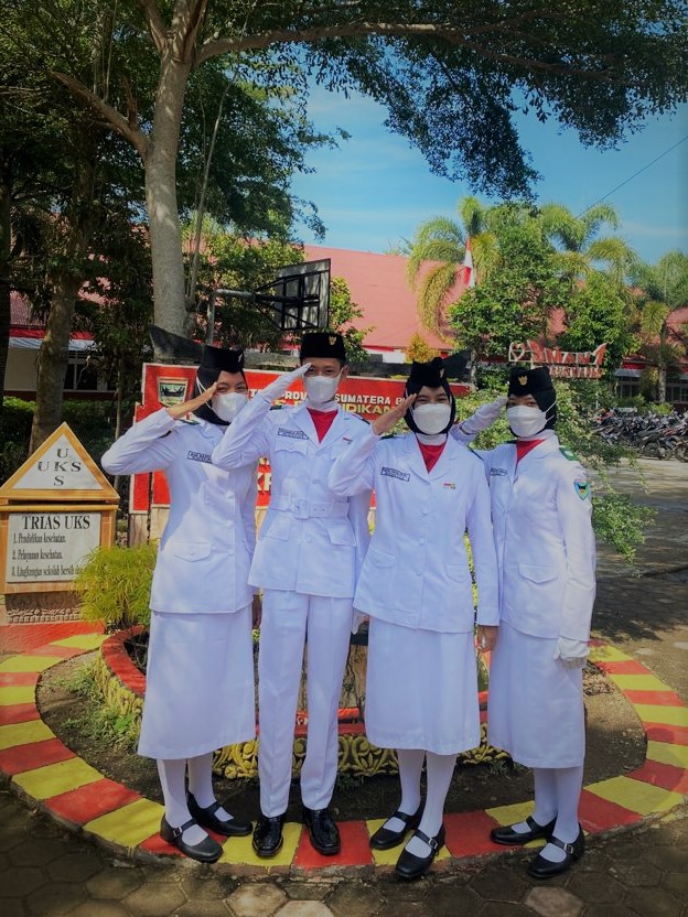 Empat orang siswa SMAN 1 Batang Kapas terpilih menjadi Paskibraka 2021 Tingkat Kabupaten Pesisir Selatan Dalam perayaan HUT RI ke-76