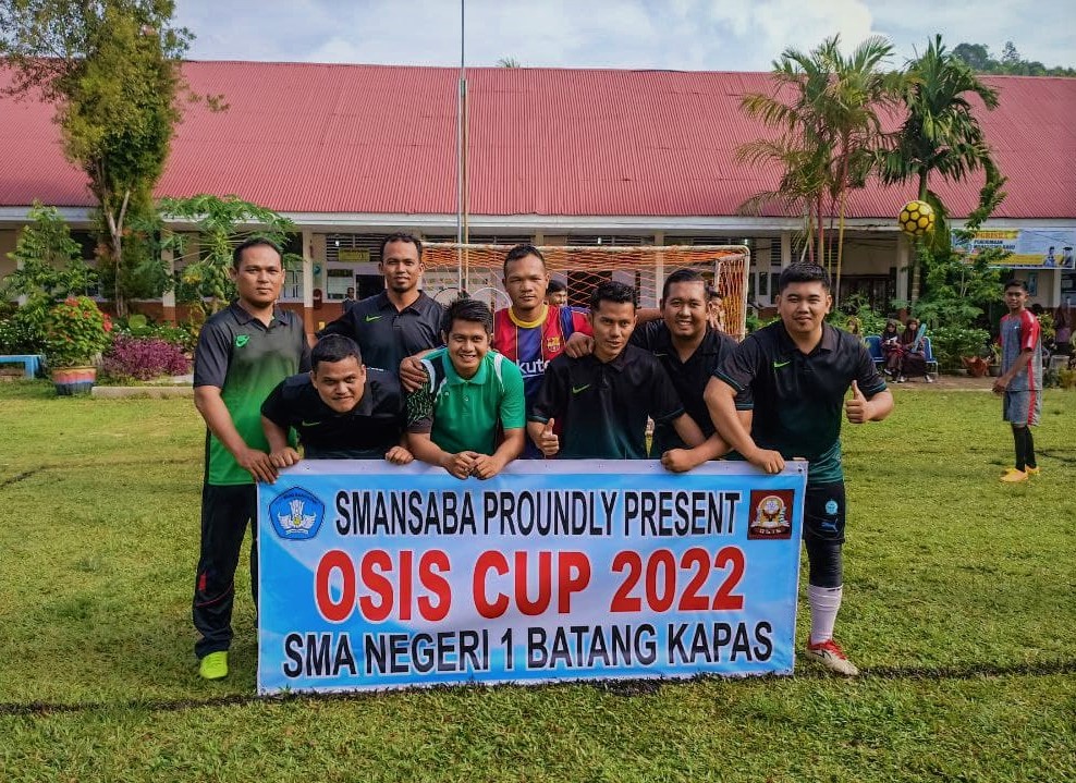 OSIS SMAN 1 Batang Kapas Menyelenggarakan OSIS Cup Tournament futsal antar kelas agar Mempererat Silaturahmi antar kelas. Tujuan OSIS CUP ini adalah untuk mencari bibit pemain futsal dan juga, Tercapainya Siswa SMA Negeri 1Batang Kapas  yang penuh seportifitas, Sebagai ajang untuk mempererat rasa kekeluargaan antar Kelas dan juga Untuk seleksi Tim dan pemain-pemain terbaik Pada Pembukaan OSIS Cup SMAN 1 Batang Kapas Menyajikan pertandingan persahabatan, Tim OSIS melawan Tim Guru SMAN 1 Batang Kapas Pada hari Jum’at Pagi (04/02/2022).