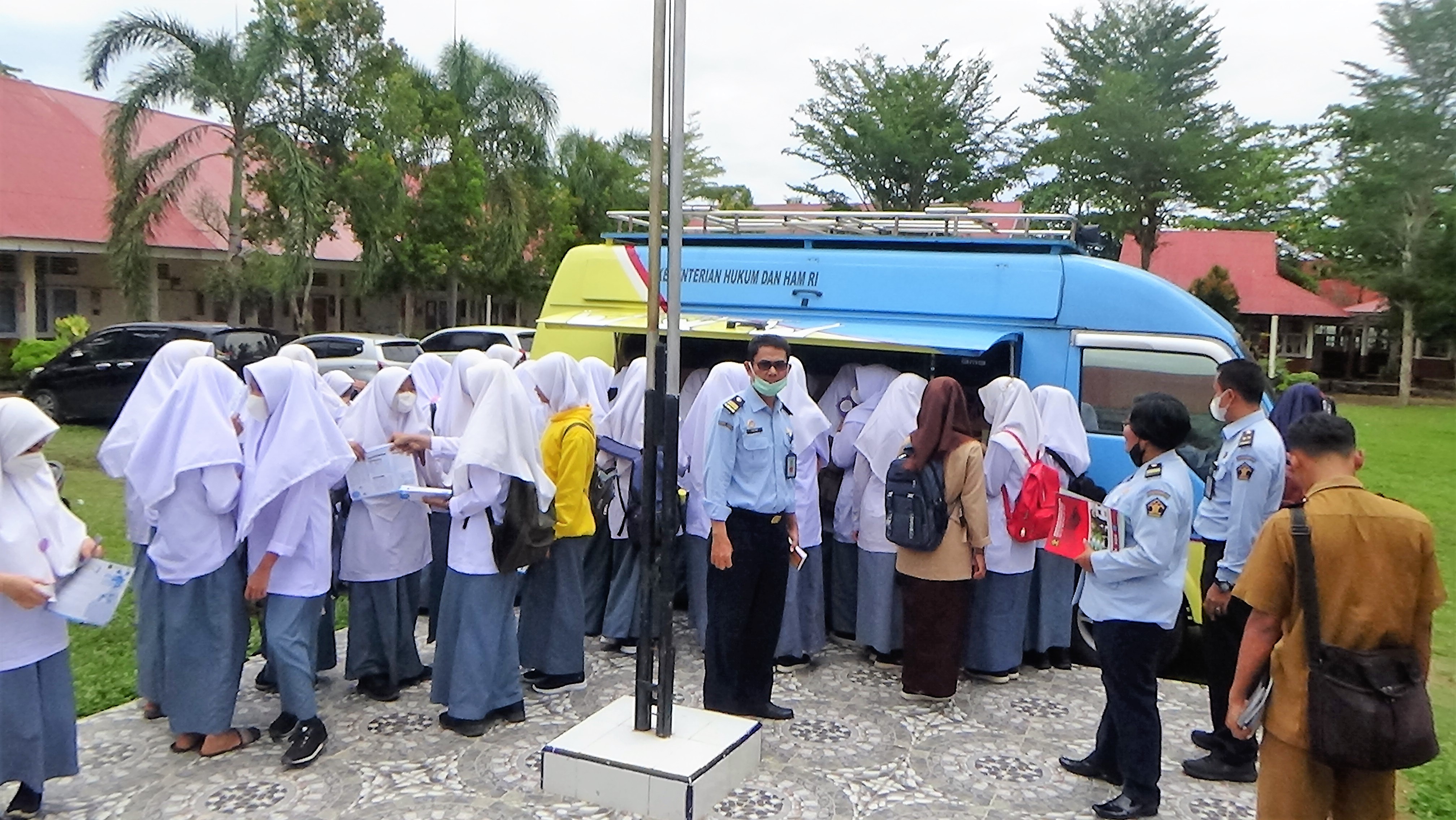 Sosialisasi Dan Penyuluhan Hukum Sekolah Di Sman 1 Batang Kapas Bersama Kanwil Kemenkumham Sumbar