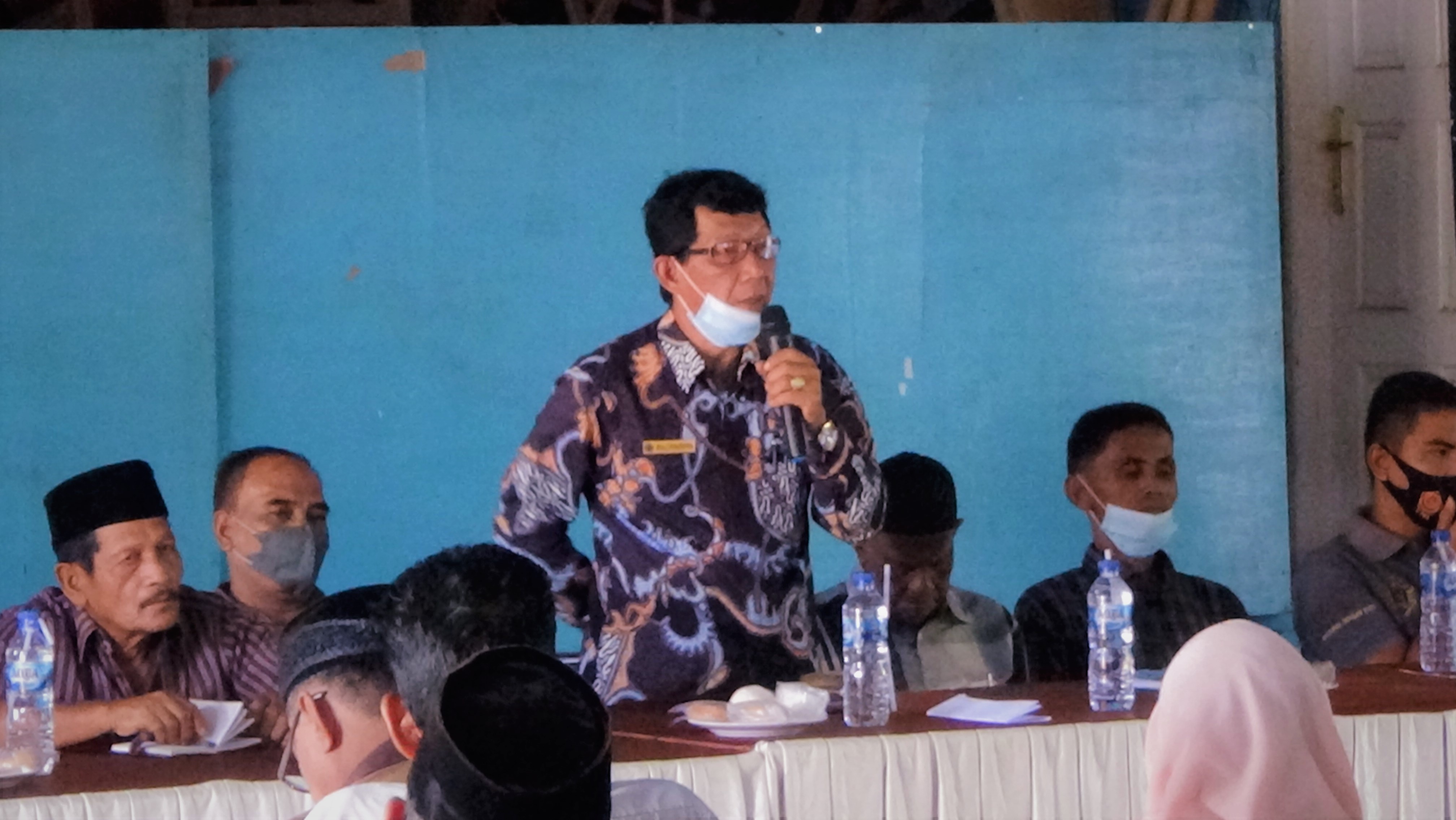 Komite sekolah merupakan lembaga mandiri yang beranggotakan orangtua/wali peserta didik, komunitas sekolah, serta tokoh masyarakat yang peduli pendidikan sebagaimana diatur dengan Permendikbud Nomor 75 Tahun 2016. Komite sekolah berperan dalam upaya peningkatan pelayanan pendidikan; menjalankan setiap fungsinya secara gotong royong, demokratis, mandiri, profesional, dan akuntabel. Komite SMA Negeri 1 Batang Kapas mengundang semua orang tua murid dan juga tamu-tamu undangan lainnya, Camat, Wali Nagari, Pengawas Sekolah hingga Polres dan yang Mewakilkan untuk berdiskusi dan bermusyawarah guna meningkatkan mutu pendidikan skala prioritas terutama, bidang sarana prasarana sekolah. Pertemuan orang tua berlangsung dengan mengikuti protokol kesehatan masa pandemi COVID-19, wajib bermasker dan jaga jarak, Sabtu 05 Maret 2022 di aula sekolah.