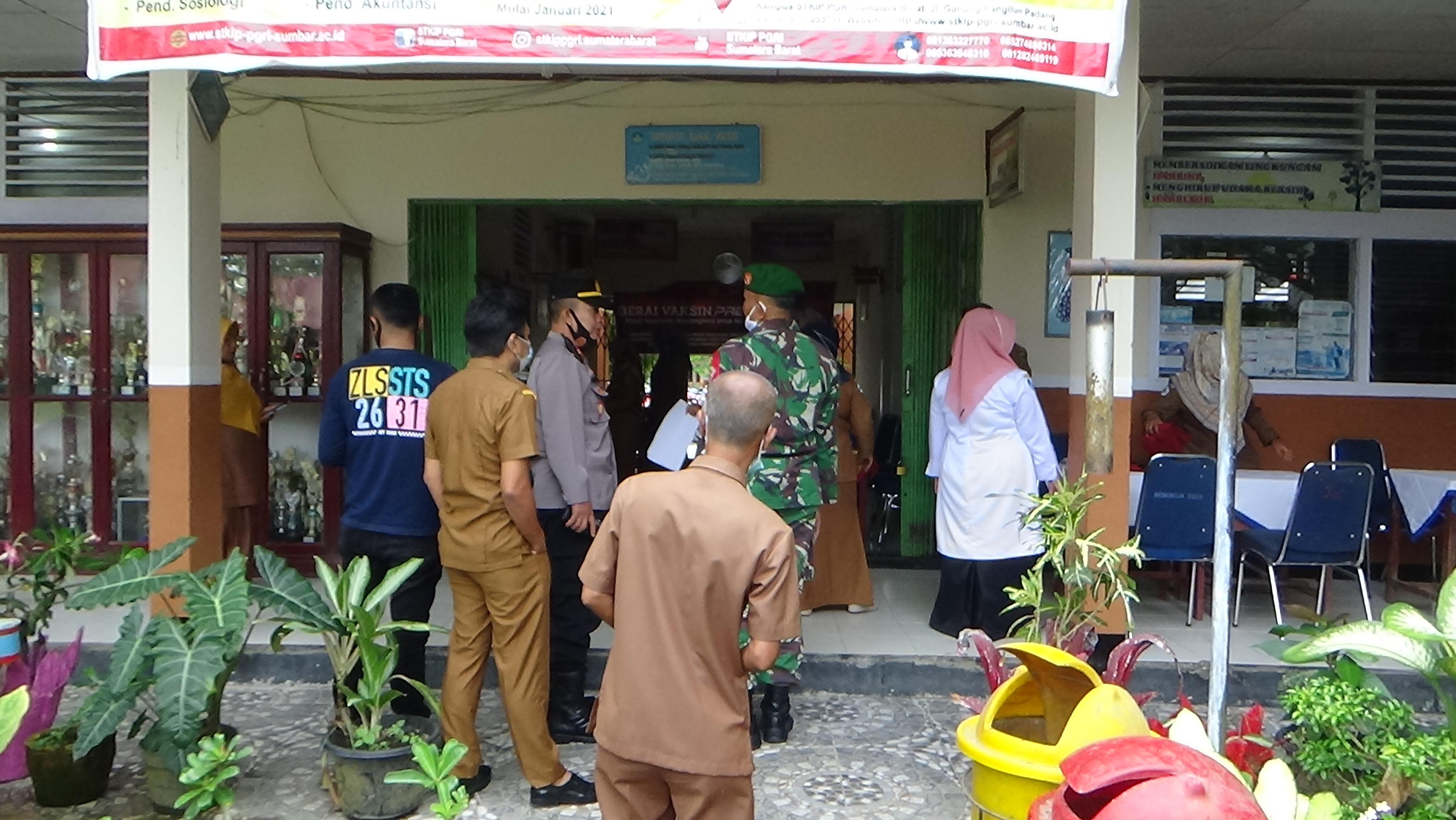 Vaksinasi Covid-19 di SMAN 1 Batang Kapas