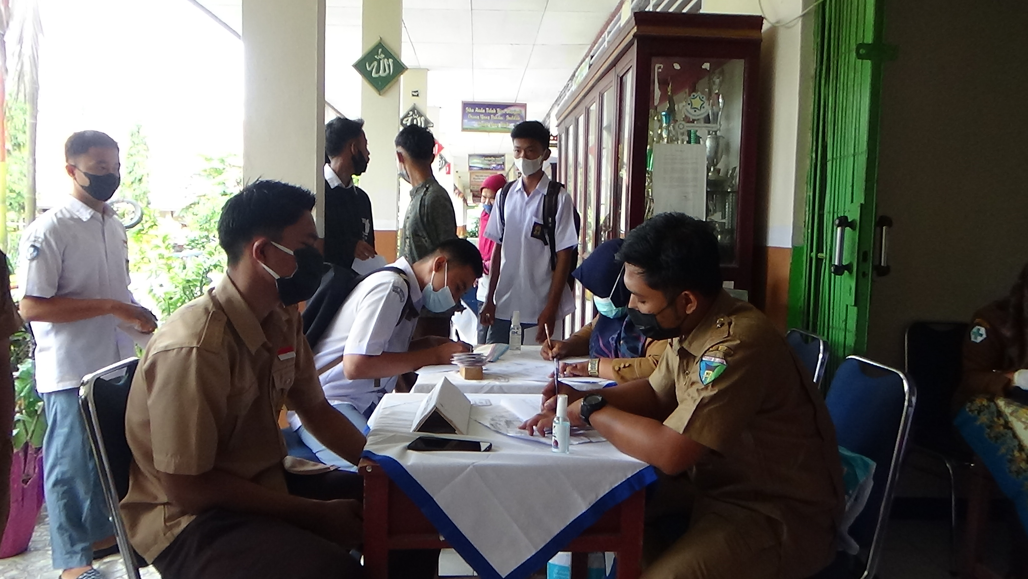 Vaksinasi Covid-19 di SMAN 1 Batang Kapas