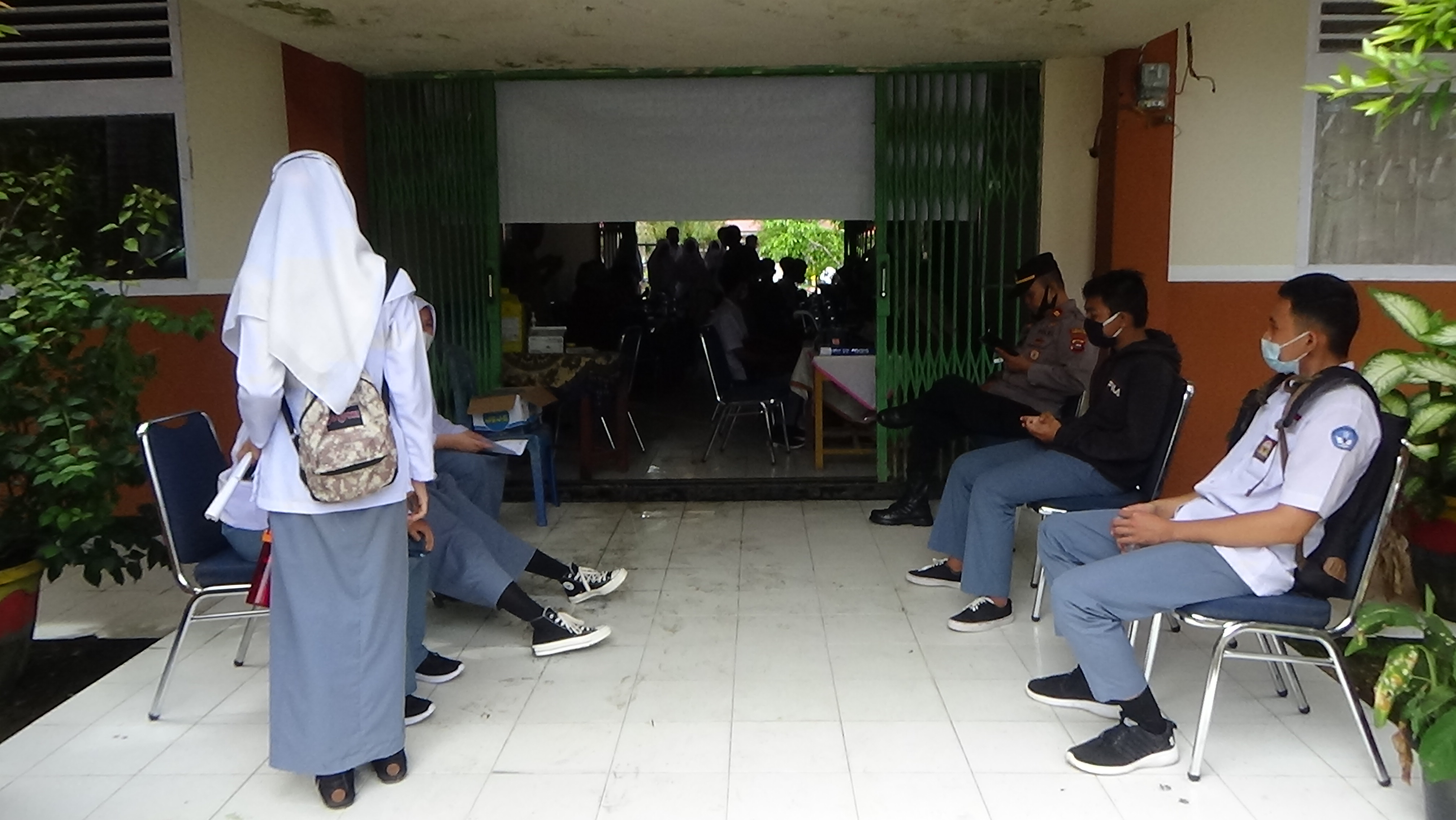 Vaksinasi Covid-19 di SMAN 1 Batang Kapas